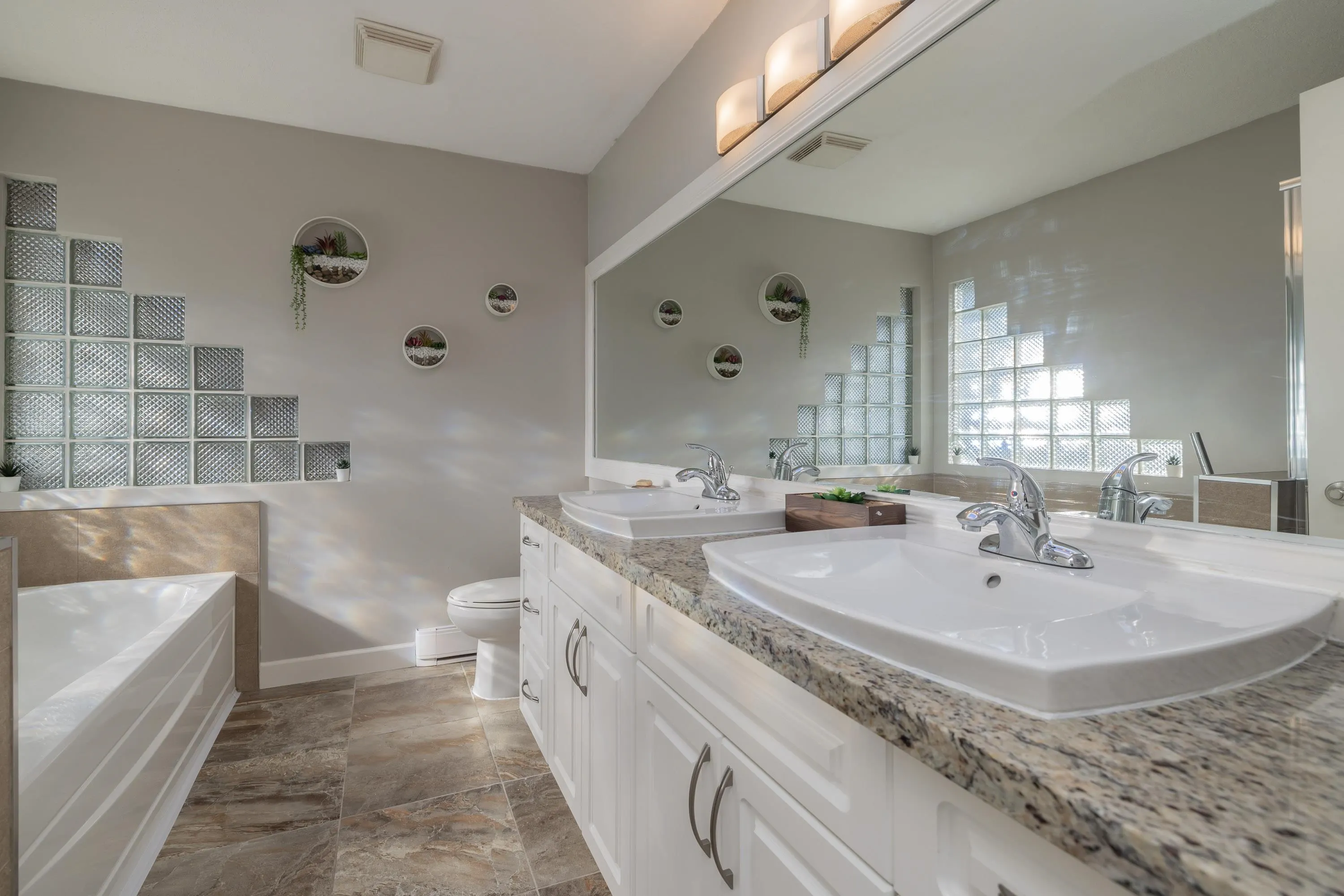 13 1872 Harbour Street