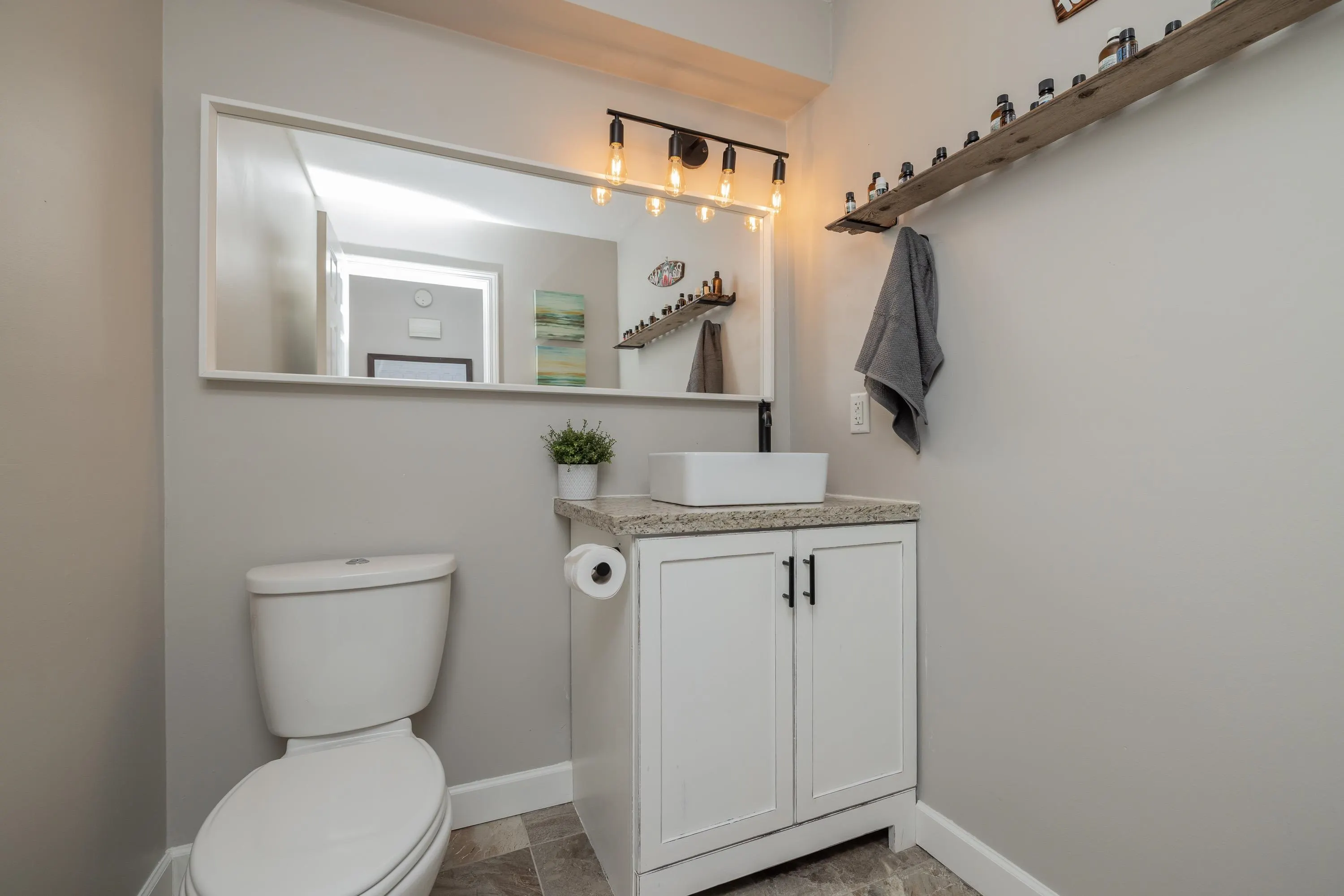 13 1872 Harbour Street