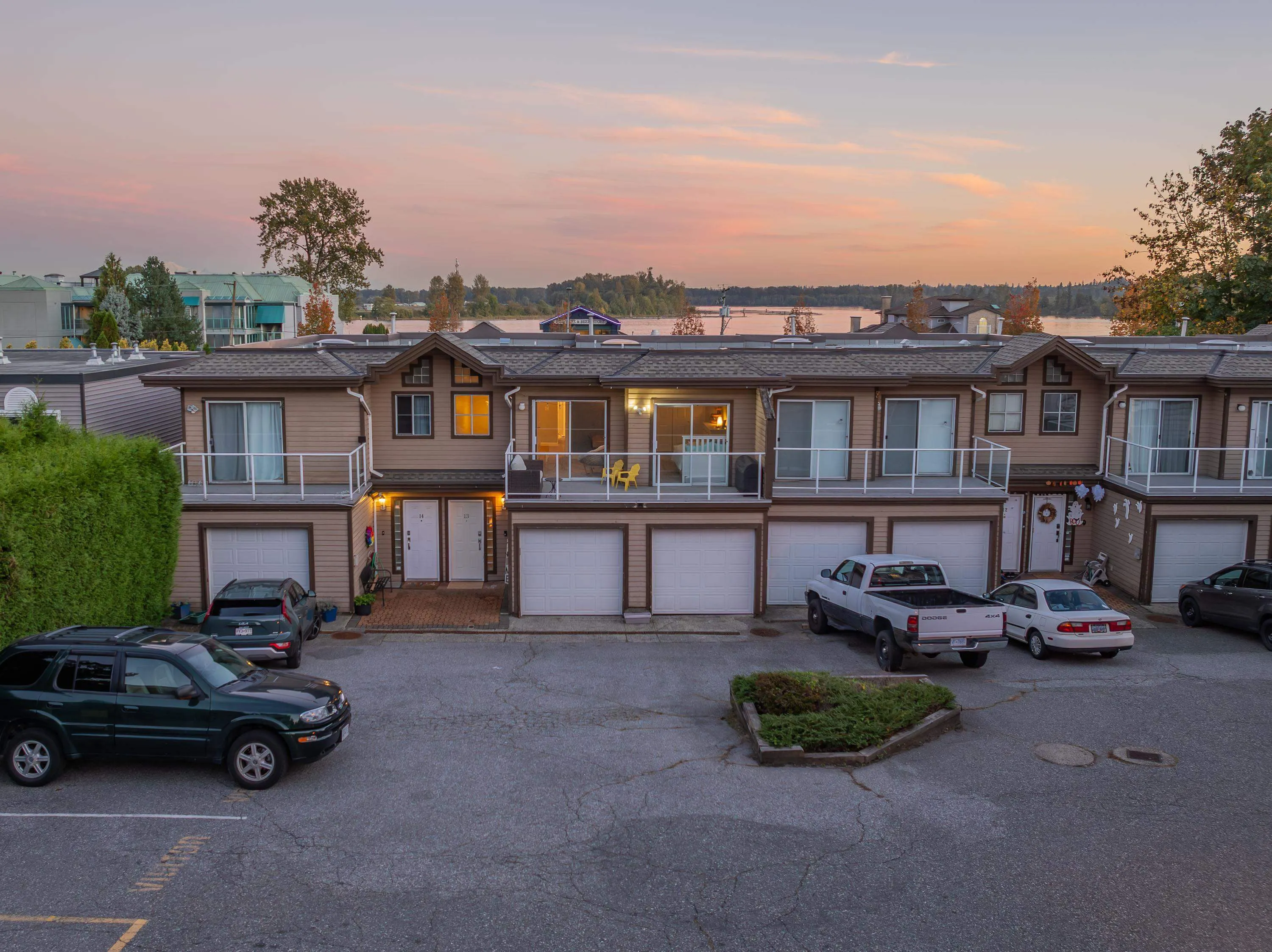 13 1872 Harbour Street