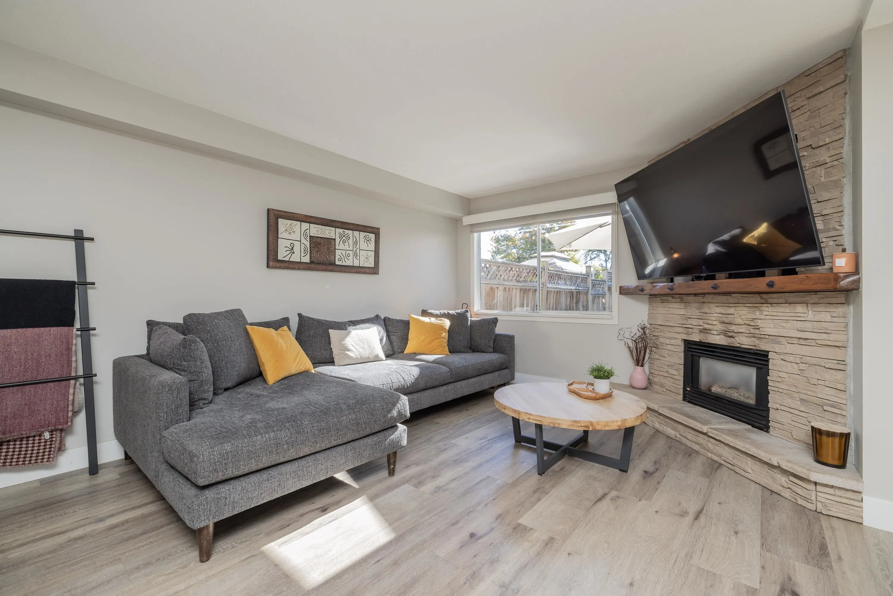 13 1872 Harbour Street