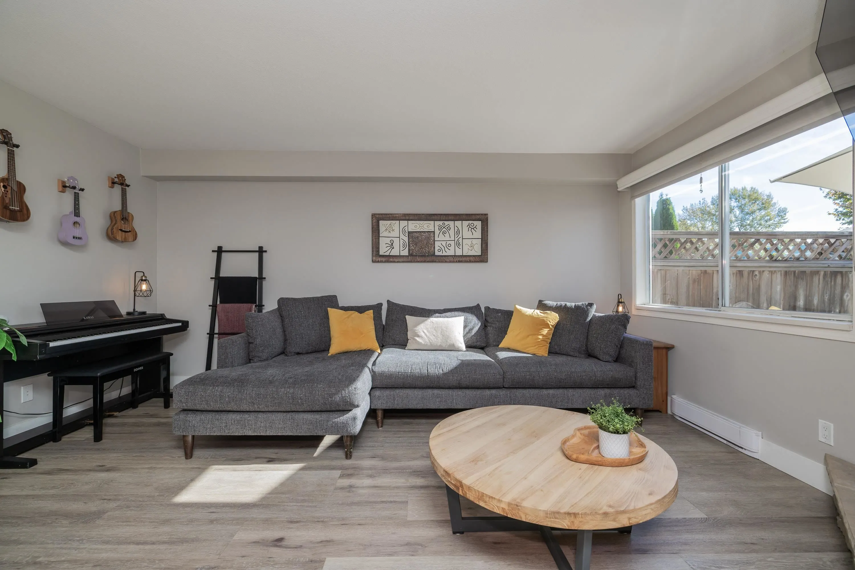 13 1872 Harbour Street