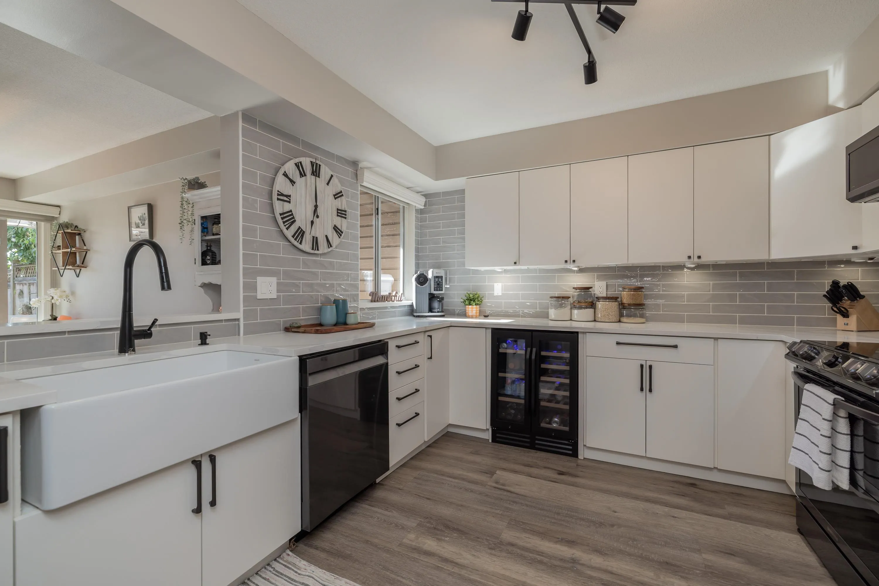 13 1872 Harbour Street