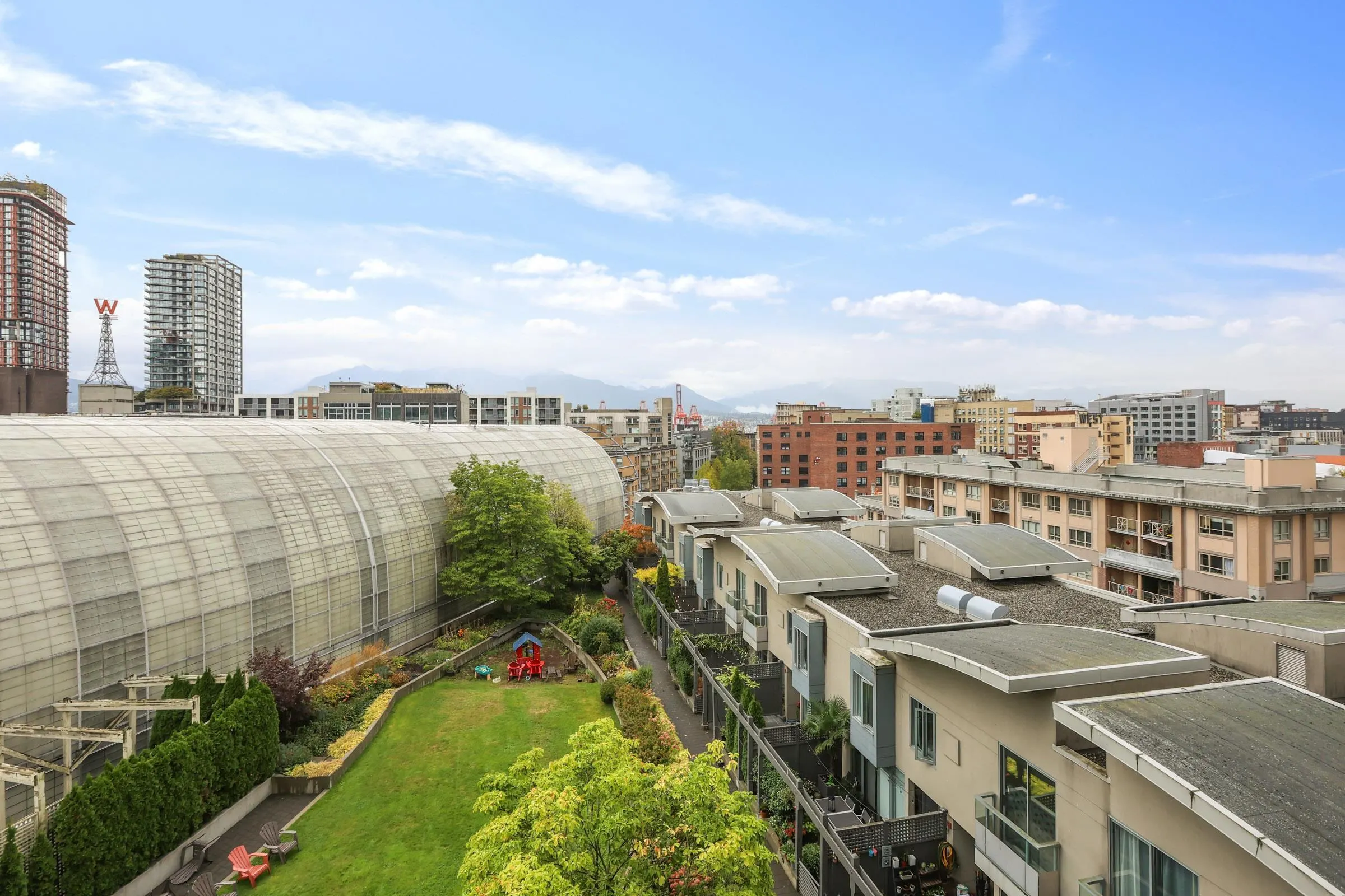 905 63 Keefer Place