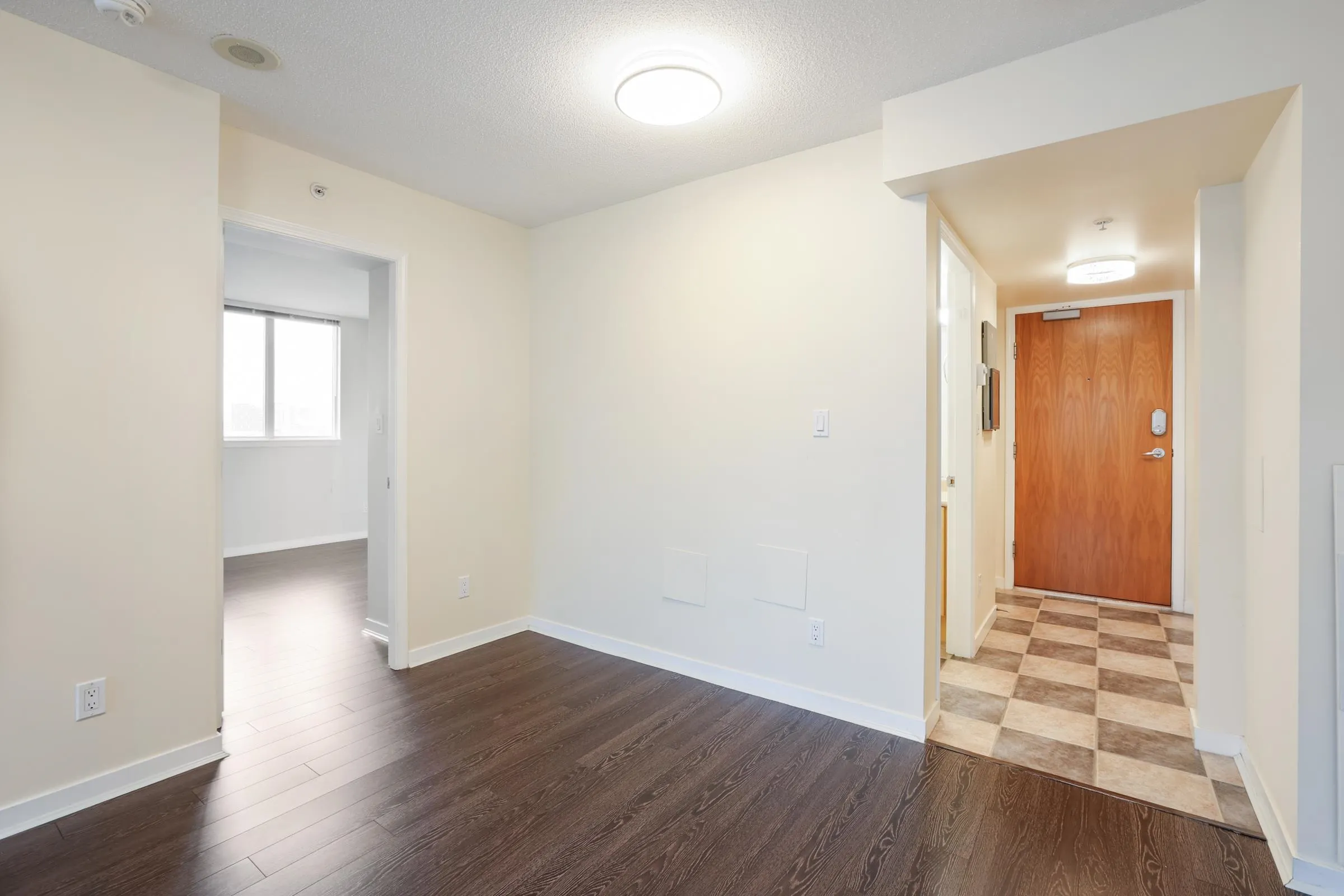905 63 Keefer Place