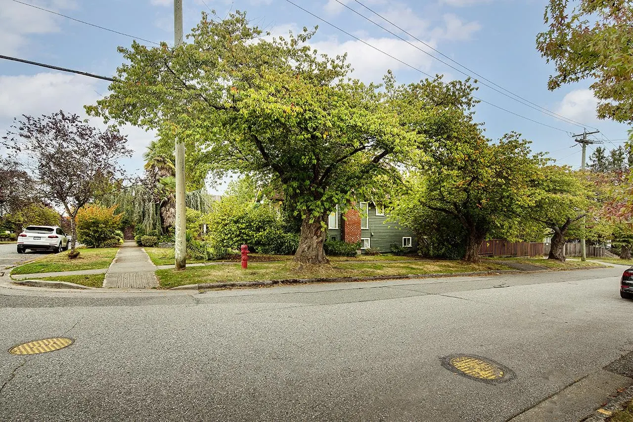 96 W 40th Avenue