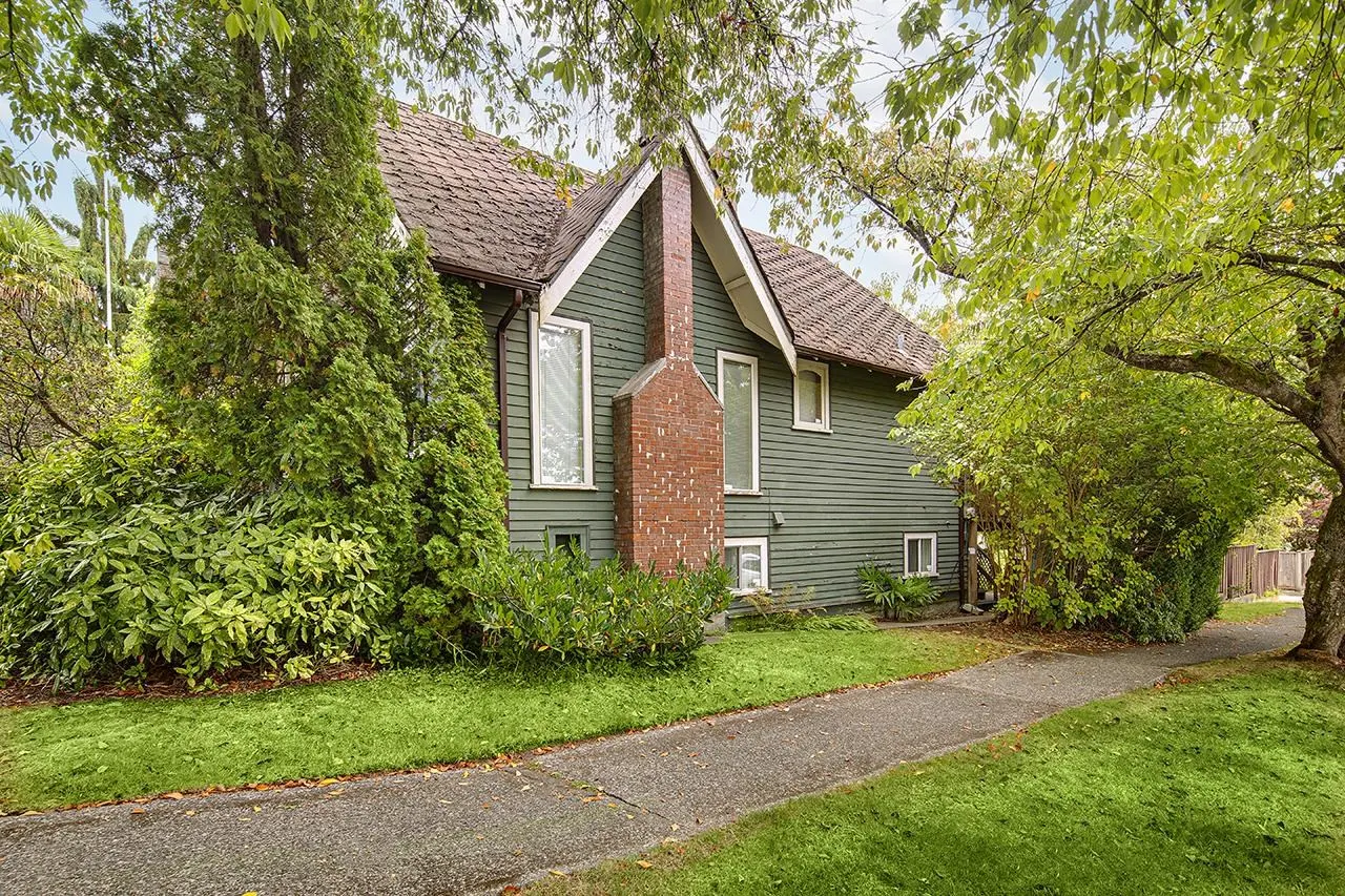 96 W 40th Avenue
