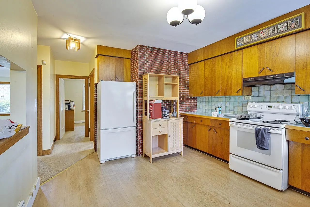 96 W 40th Avenue