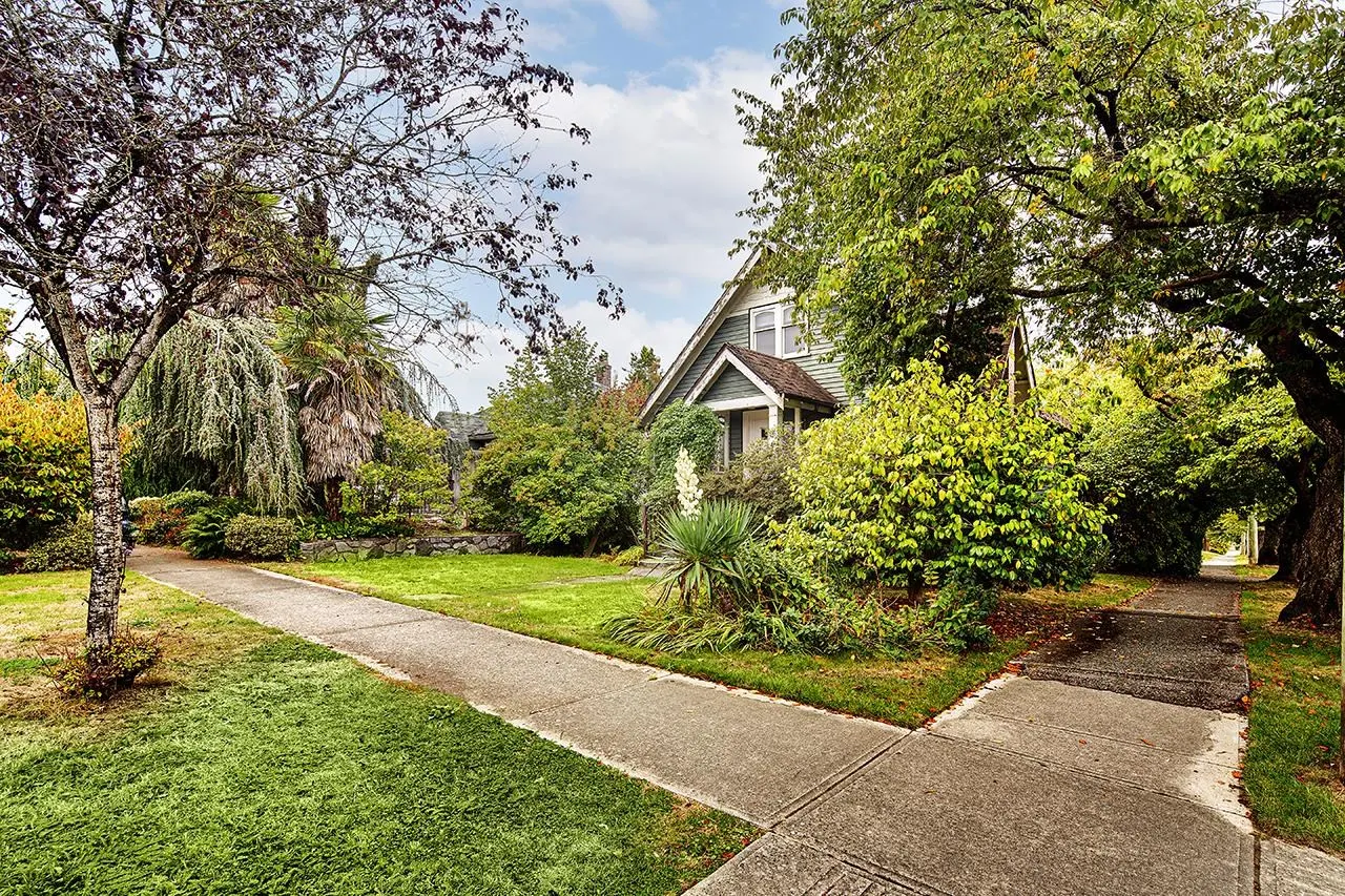 96 W 40th Avenue