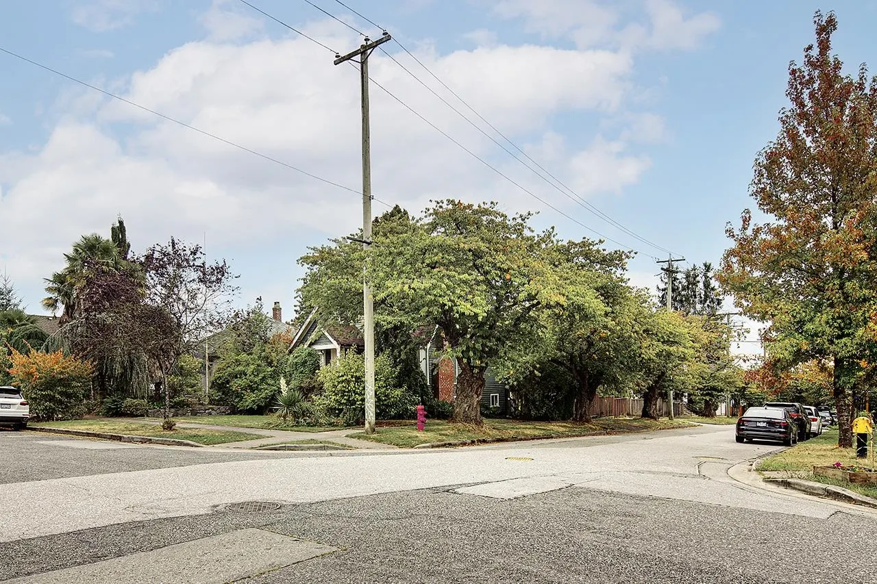 96 W 40th Avenue