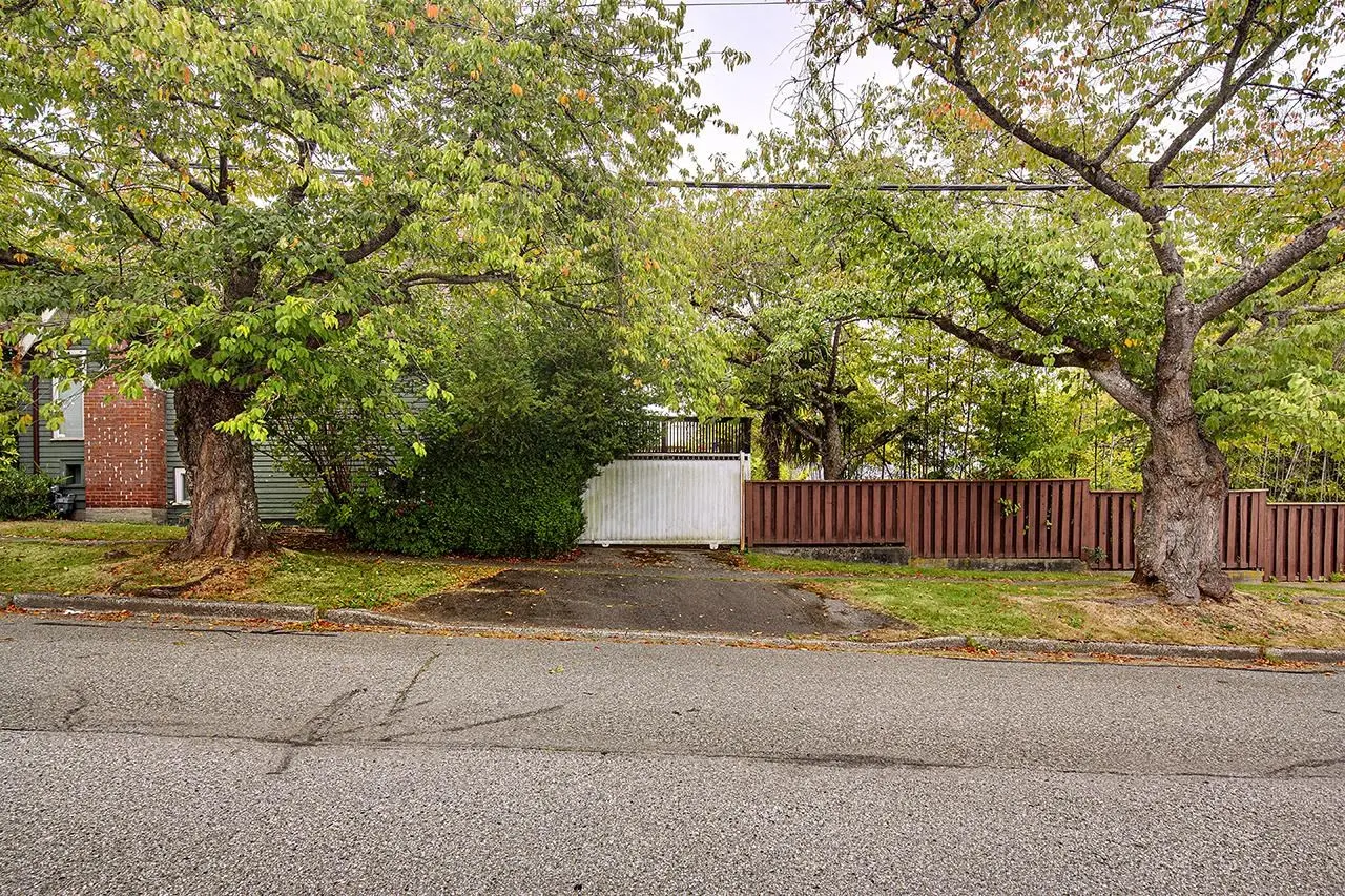 96 W 40th Avenue