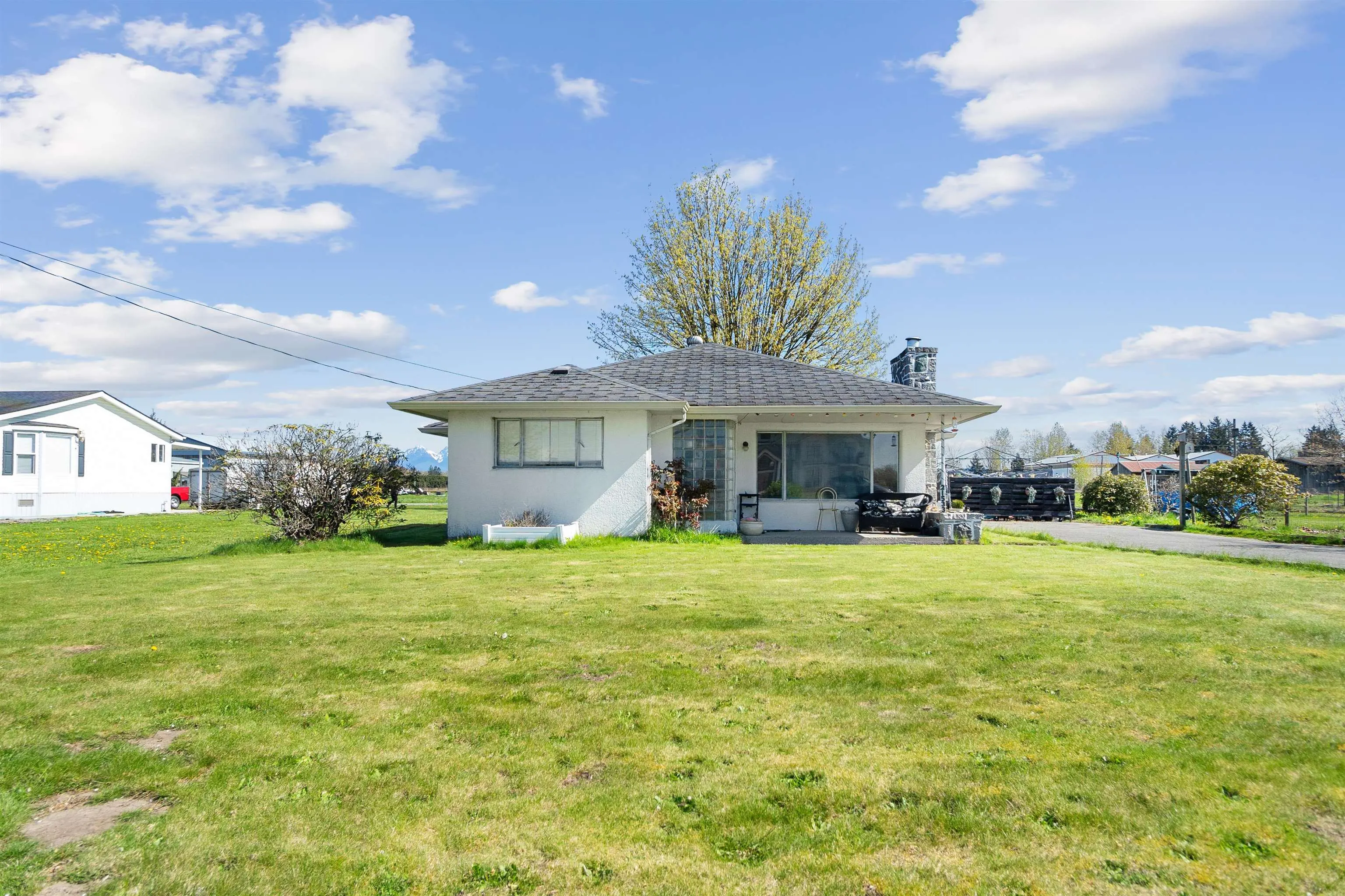 21533 Crush Crescent