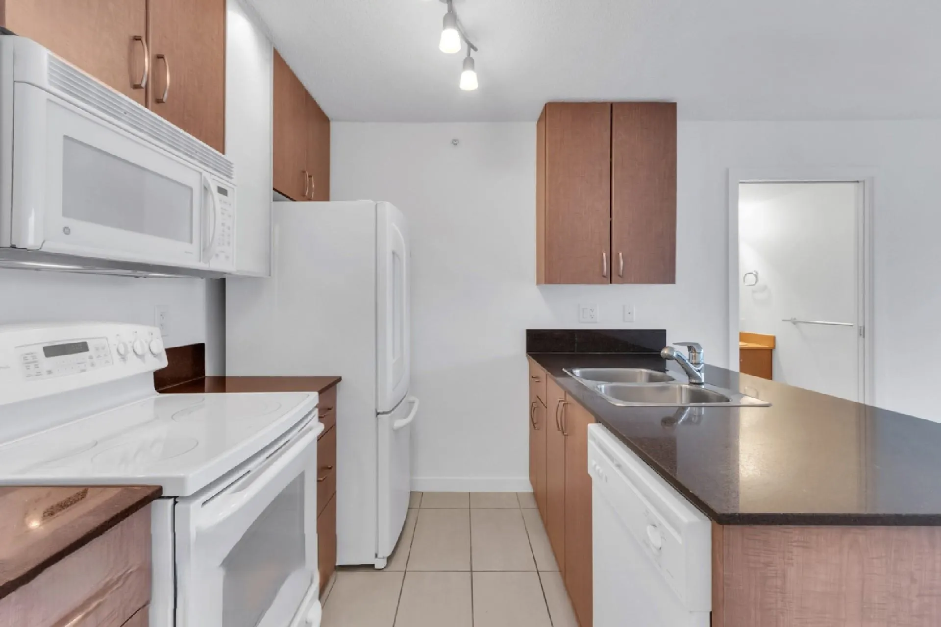 1308 977 Mainland Street