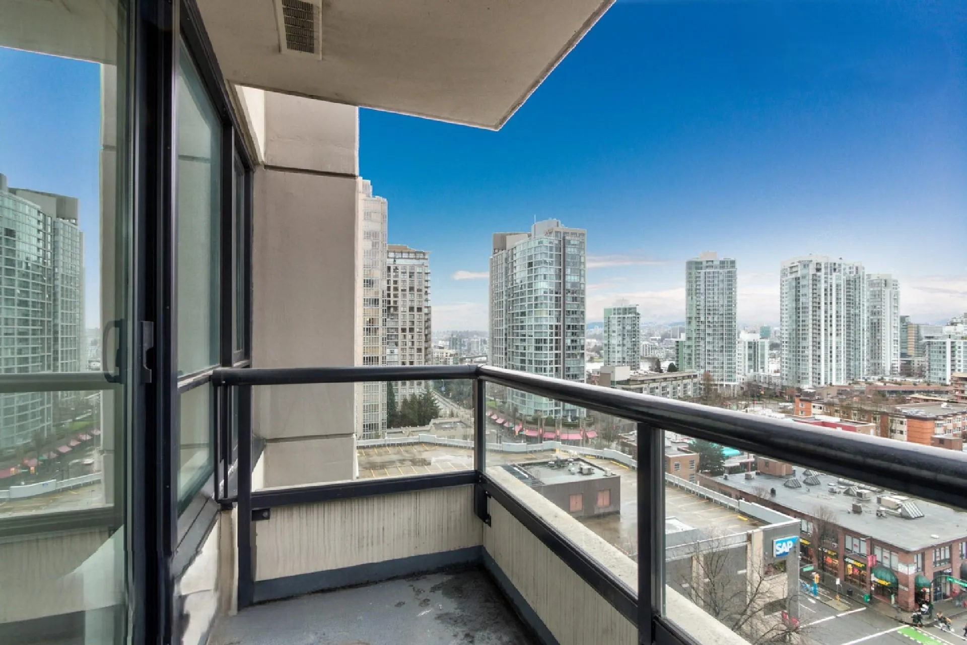 1308 977 Mainland Street