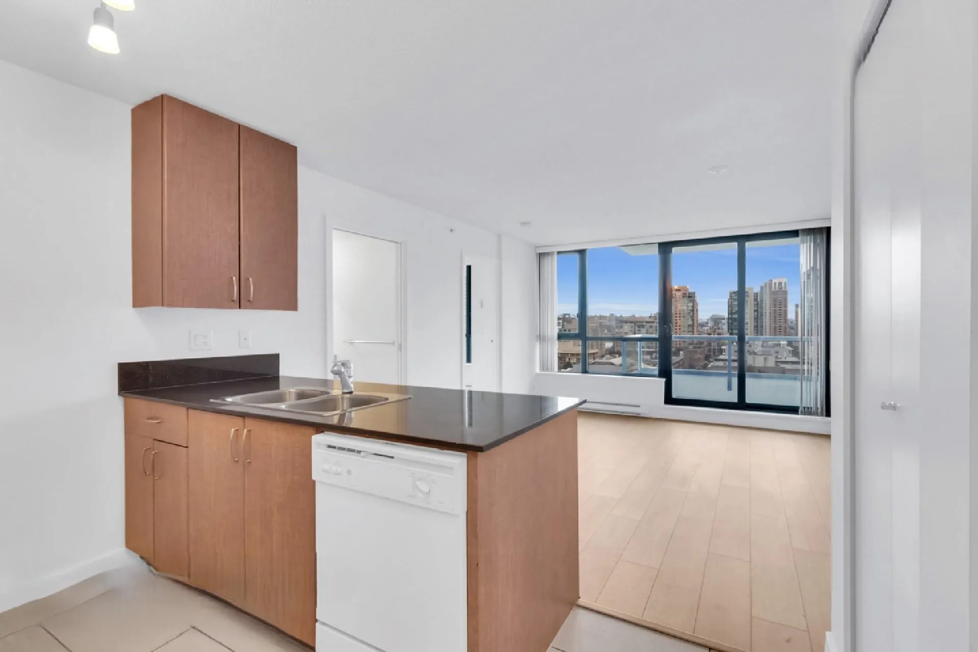 1308 977 Mainland Street