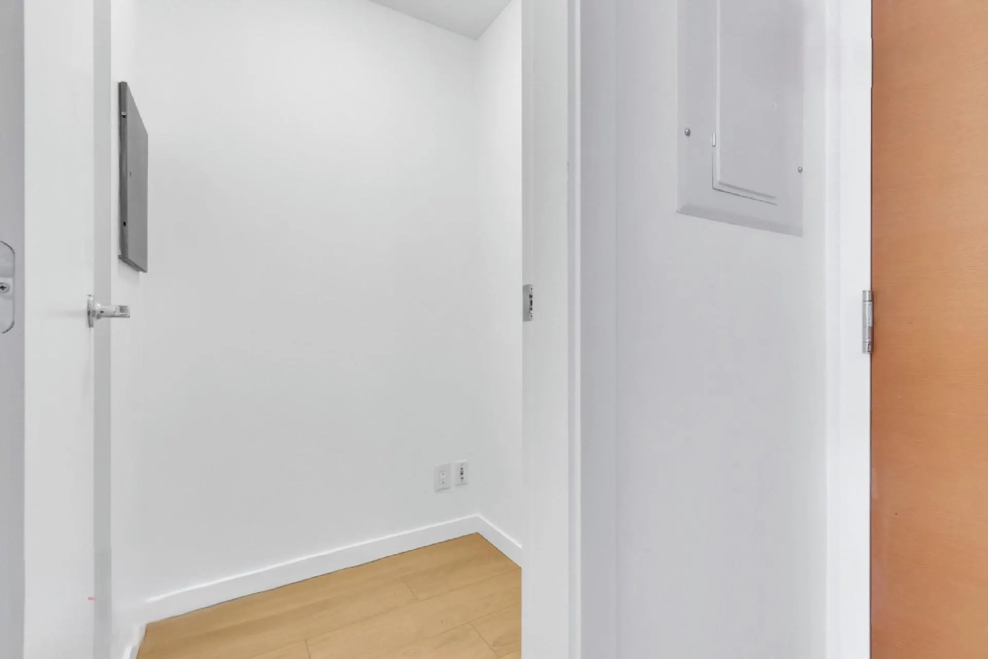 1308 977 Mainland Street