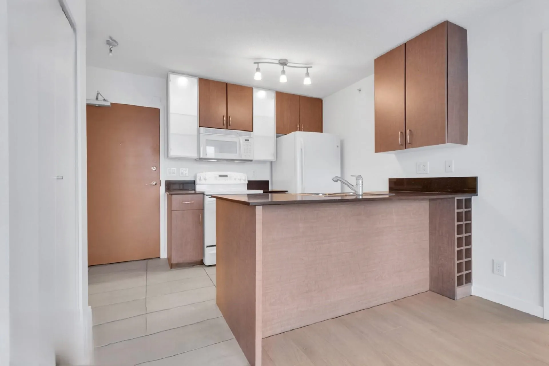 1308 977 Mainland Street