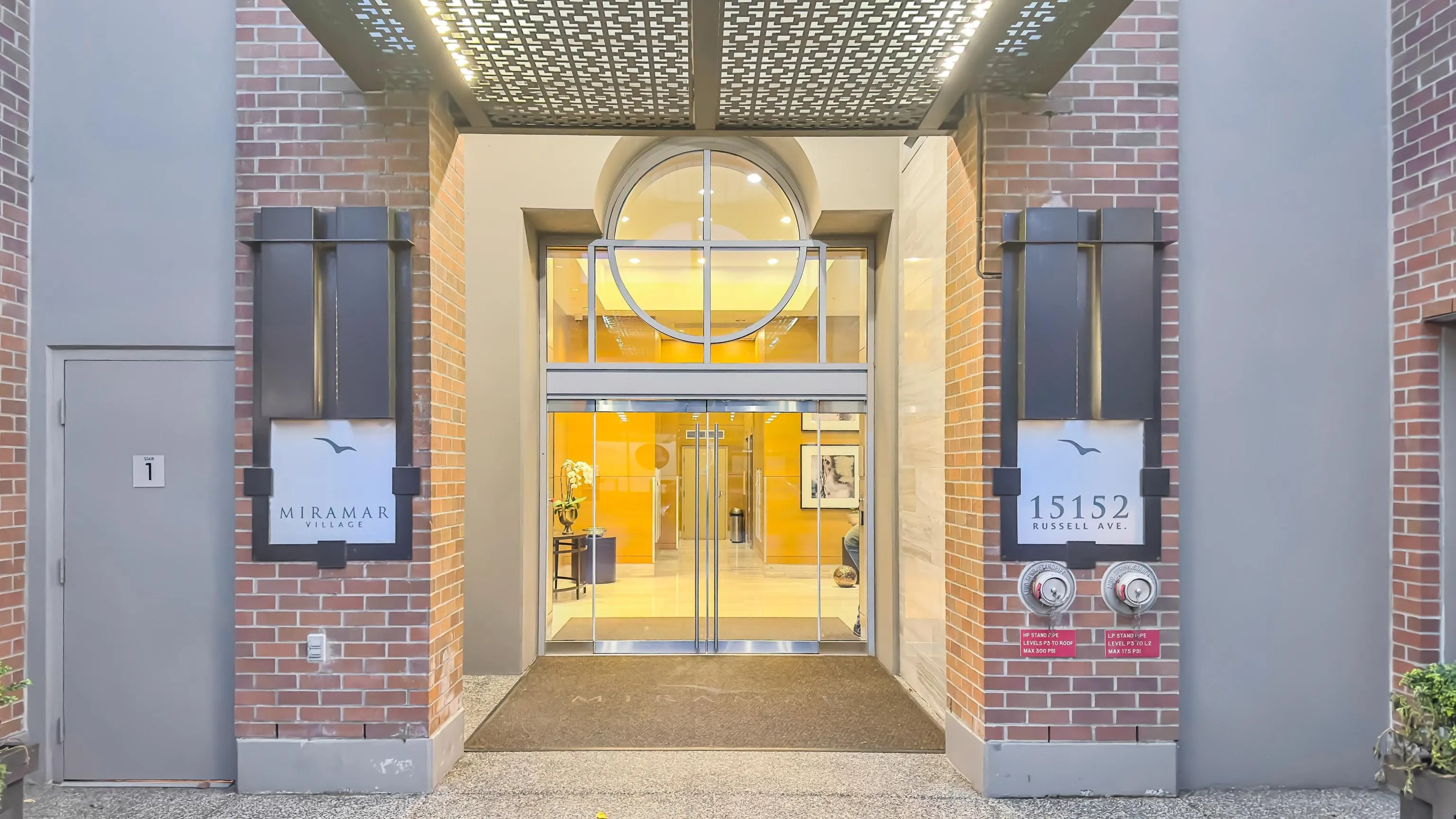 1203 15152 Russell Avenue