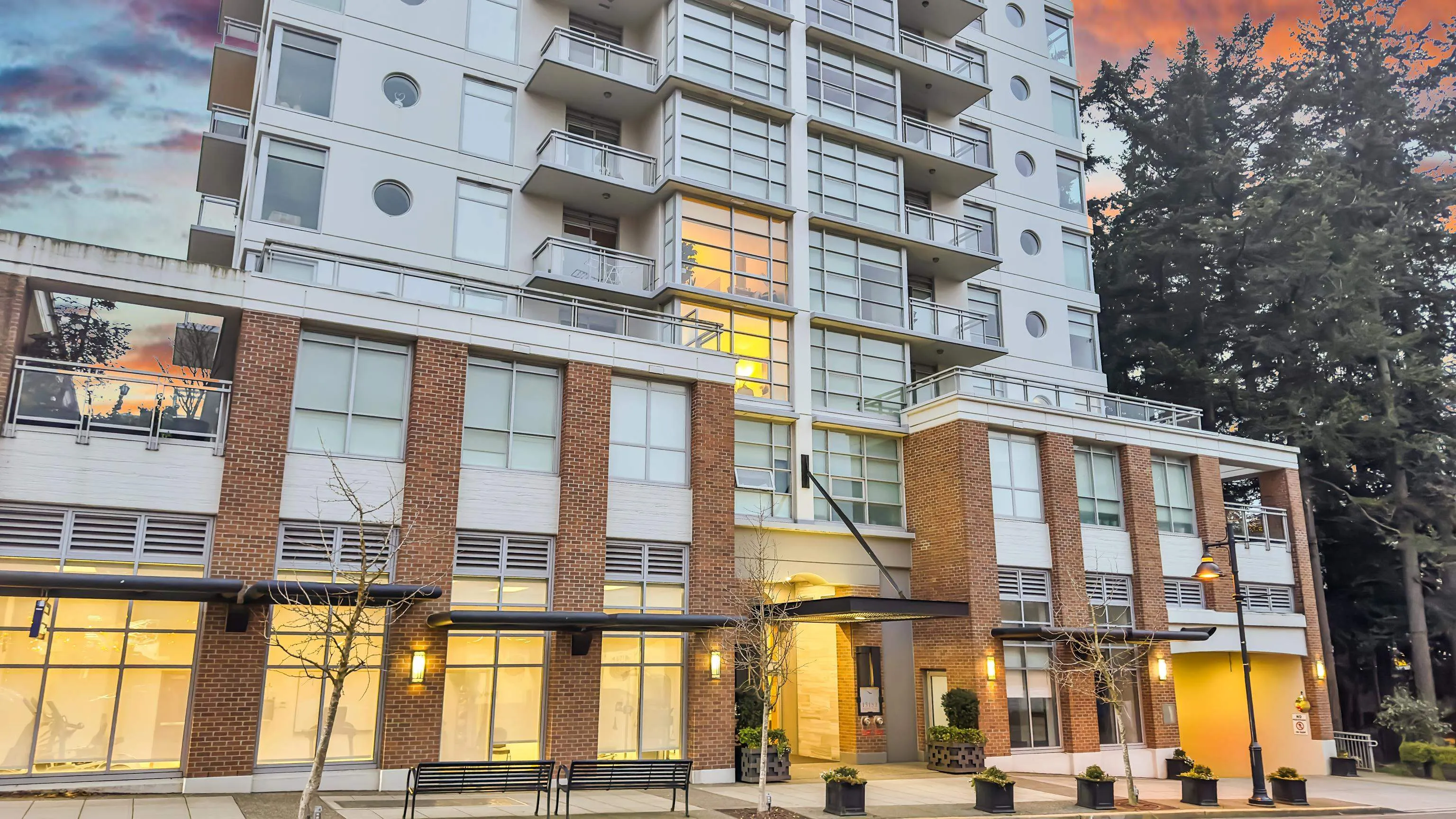 1203 15152 Russell Avenue