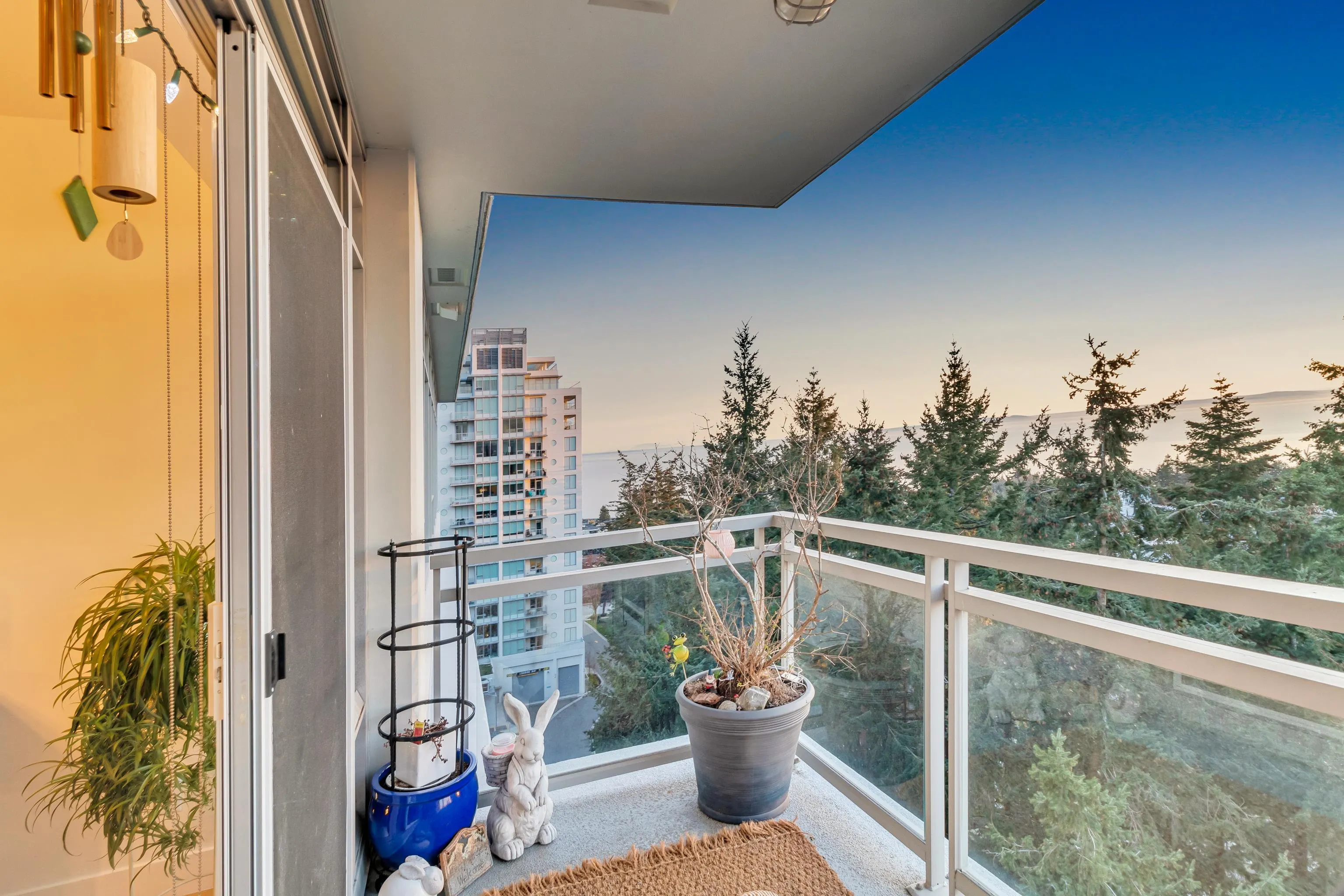 1203 15152 Russell Avenue