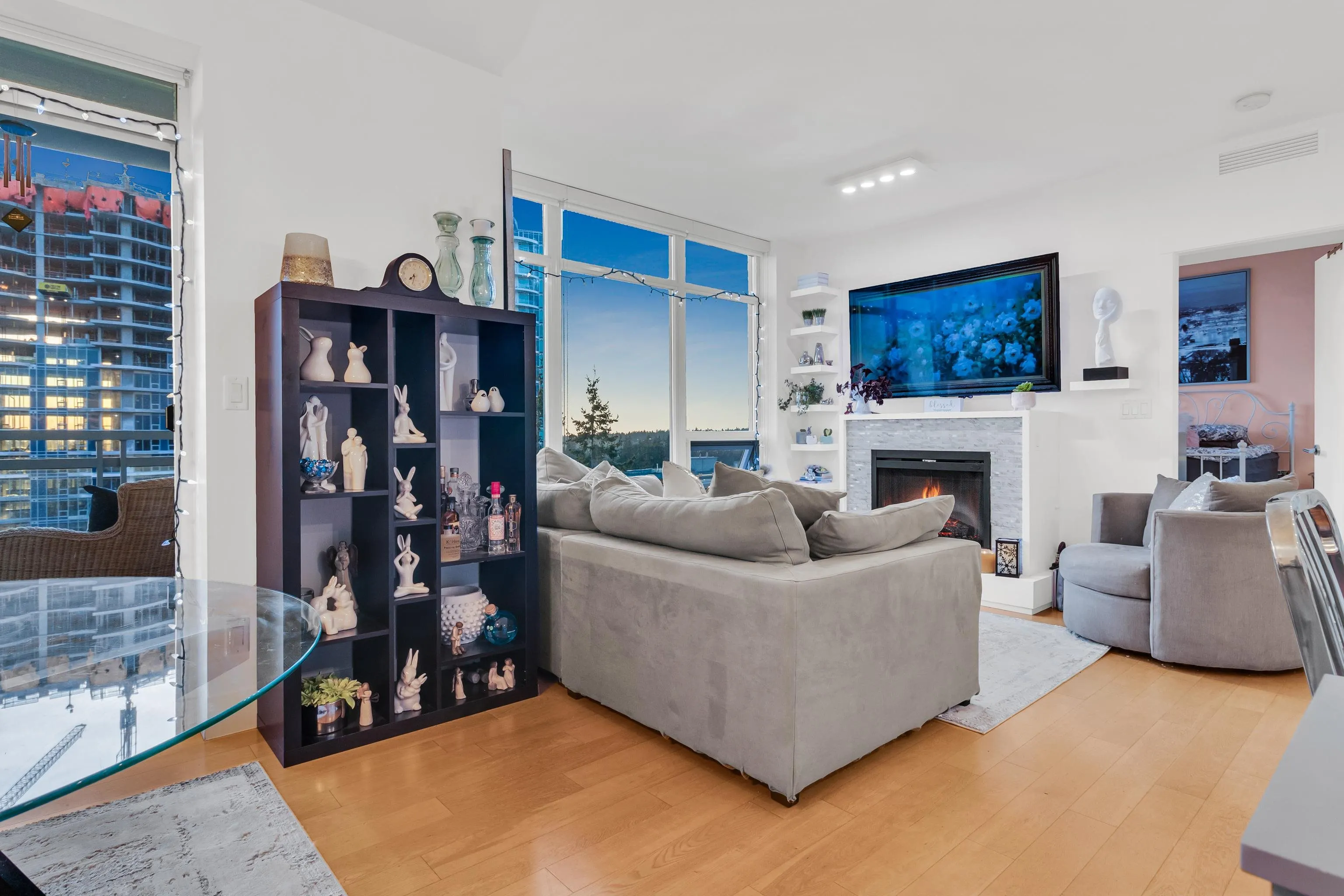 1203 15152 Russell Avenue