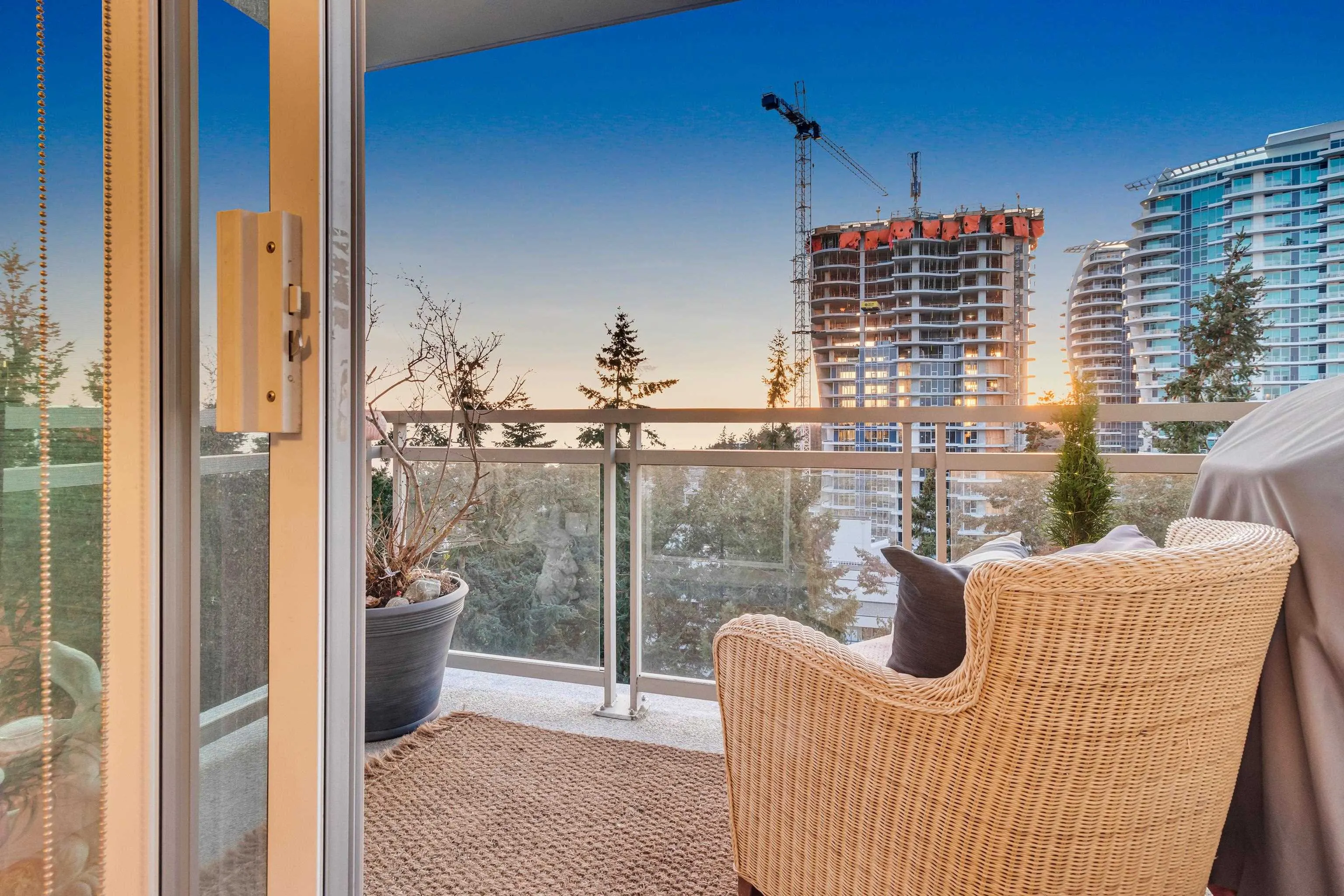 1203 15152 Russell Avenue