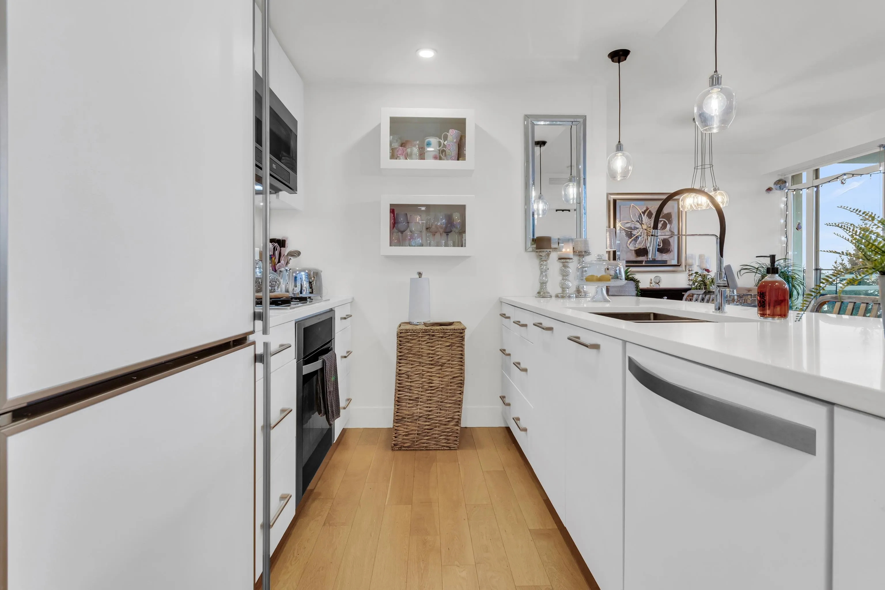 1203 15152 Russell Avenue