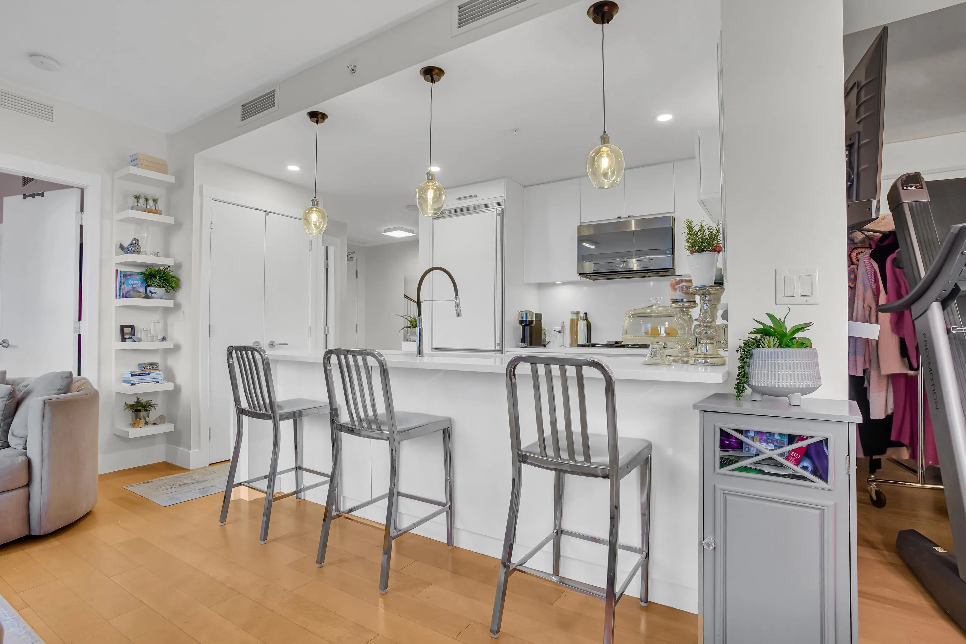 1203 15152 Russell Avenue