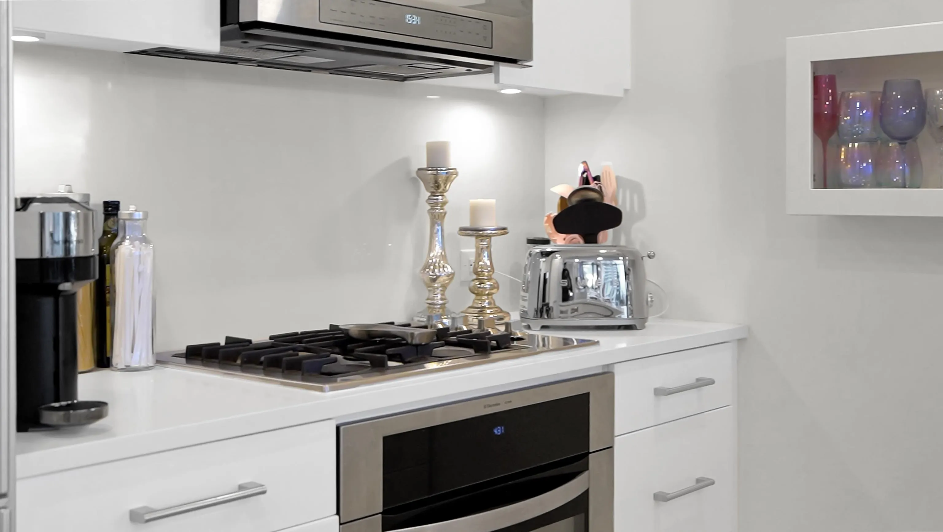 1203 15152 Russell Avenue