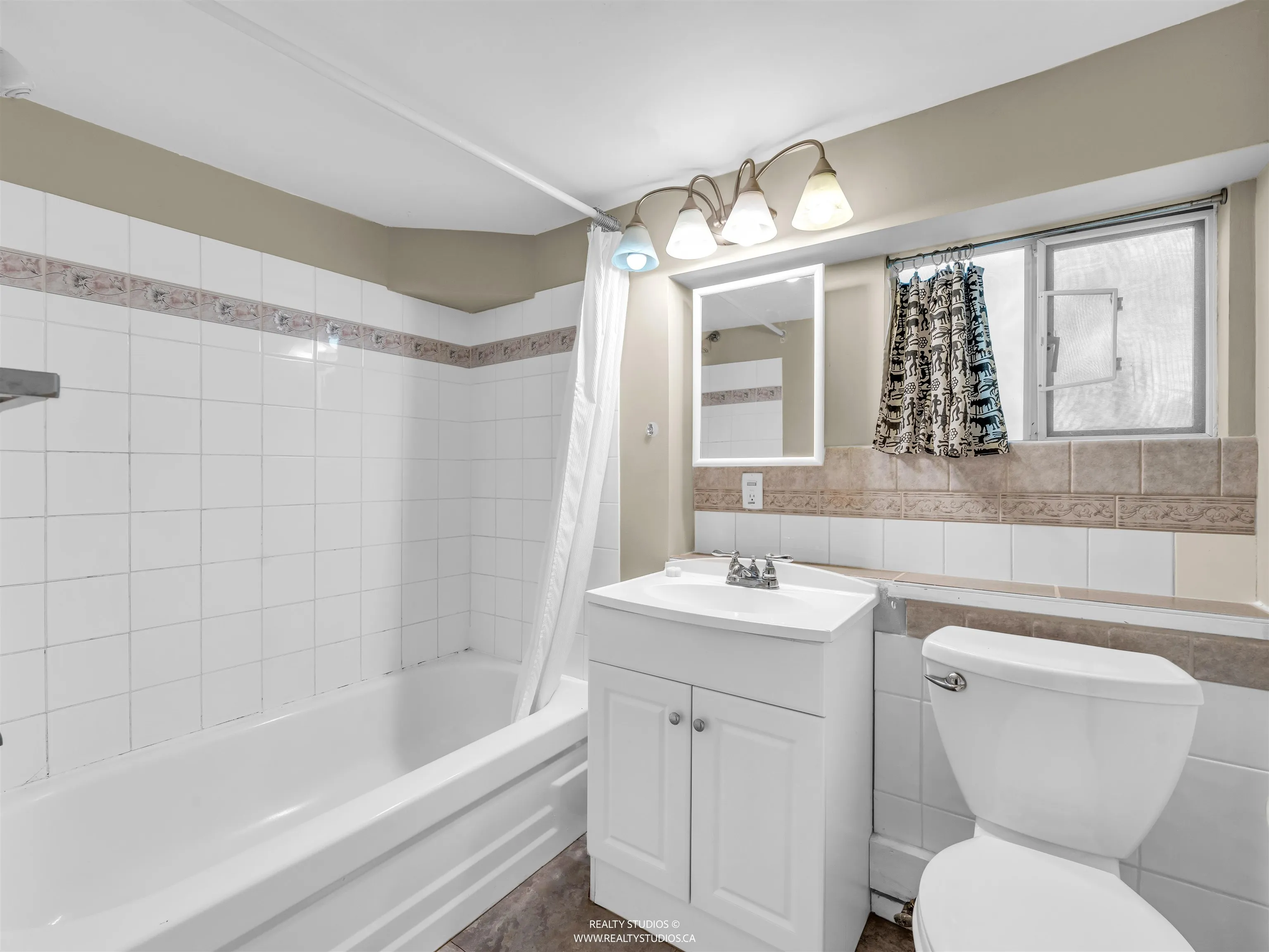 138 W Kings Road