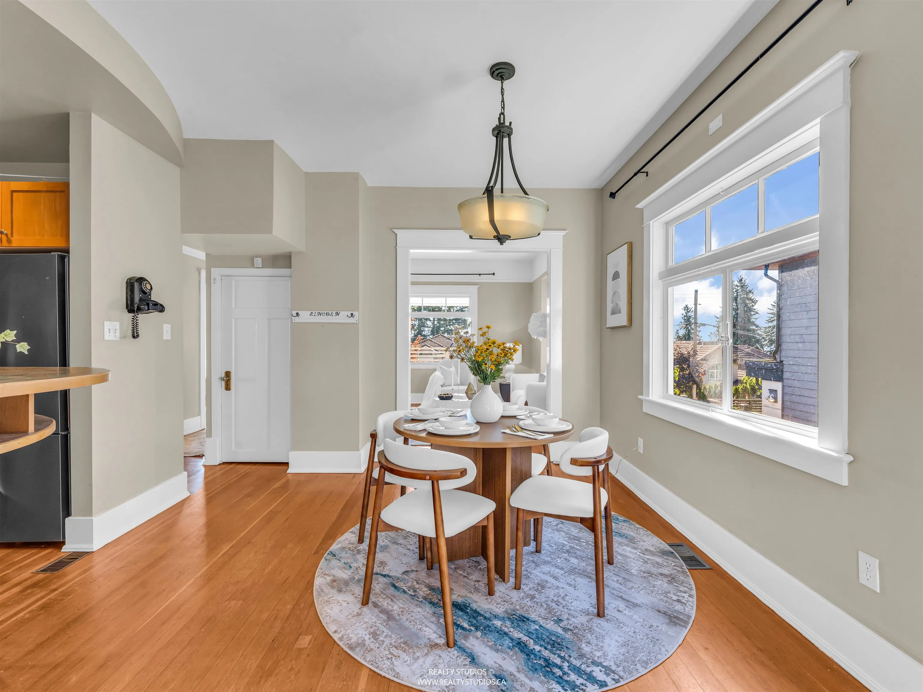 138 W Kings Road