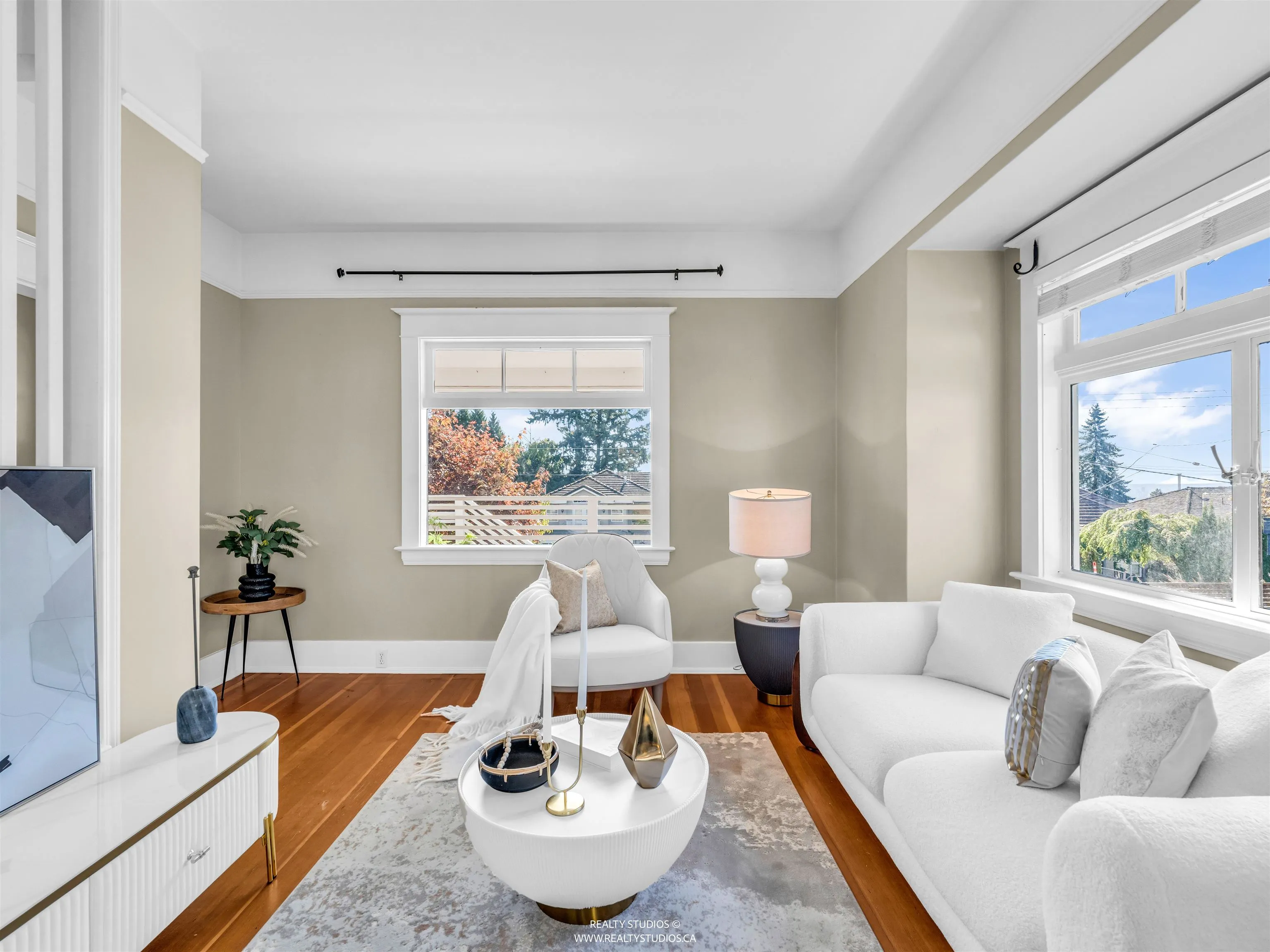 138 W Kings Road