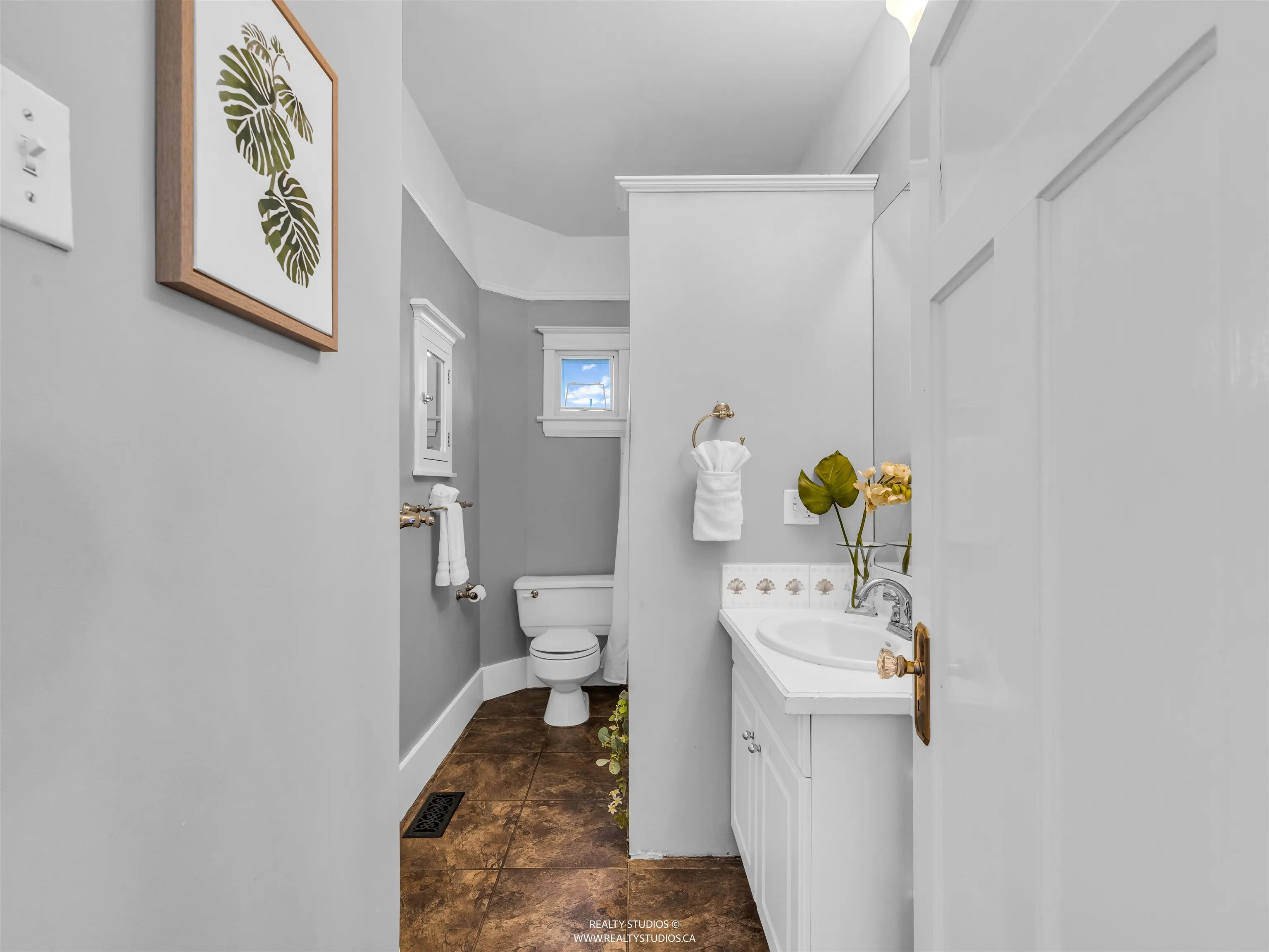 138 W Kings Road