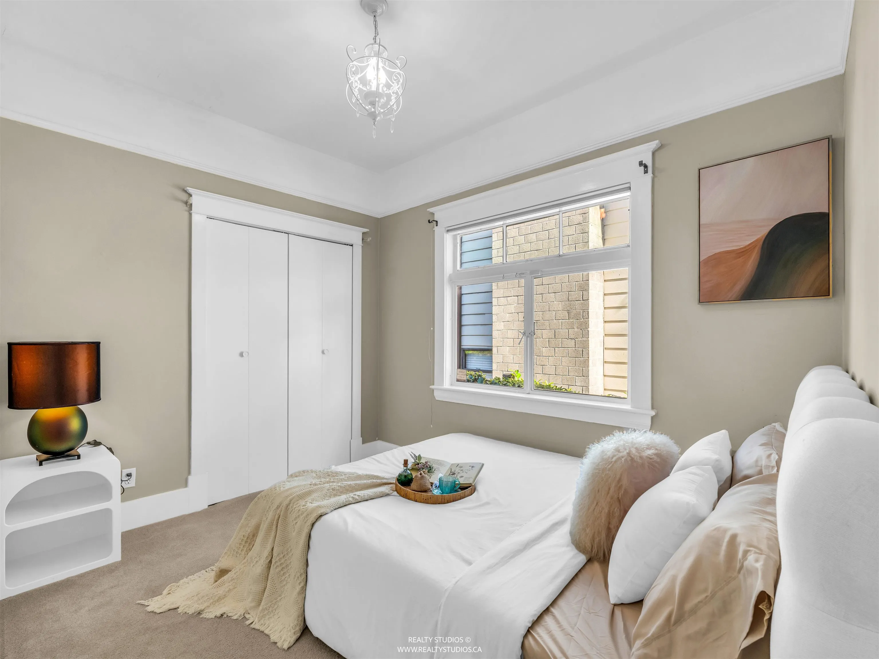 138 W Kings Road