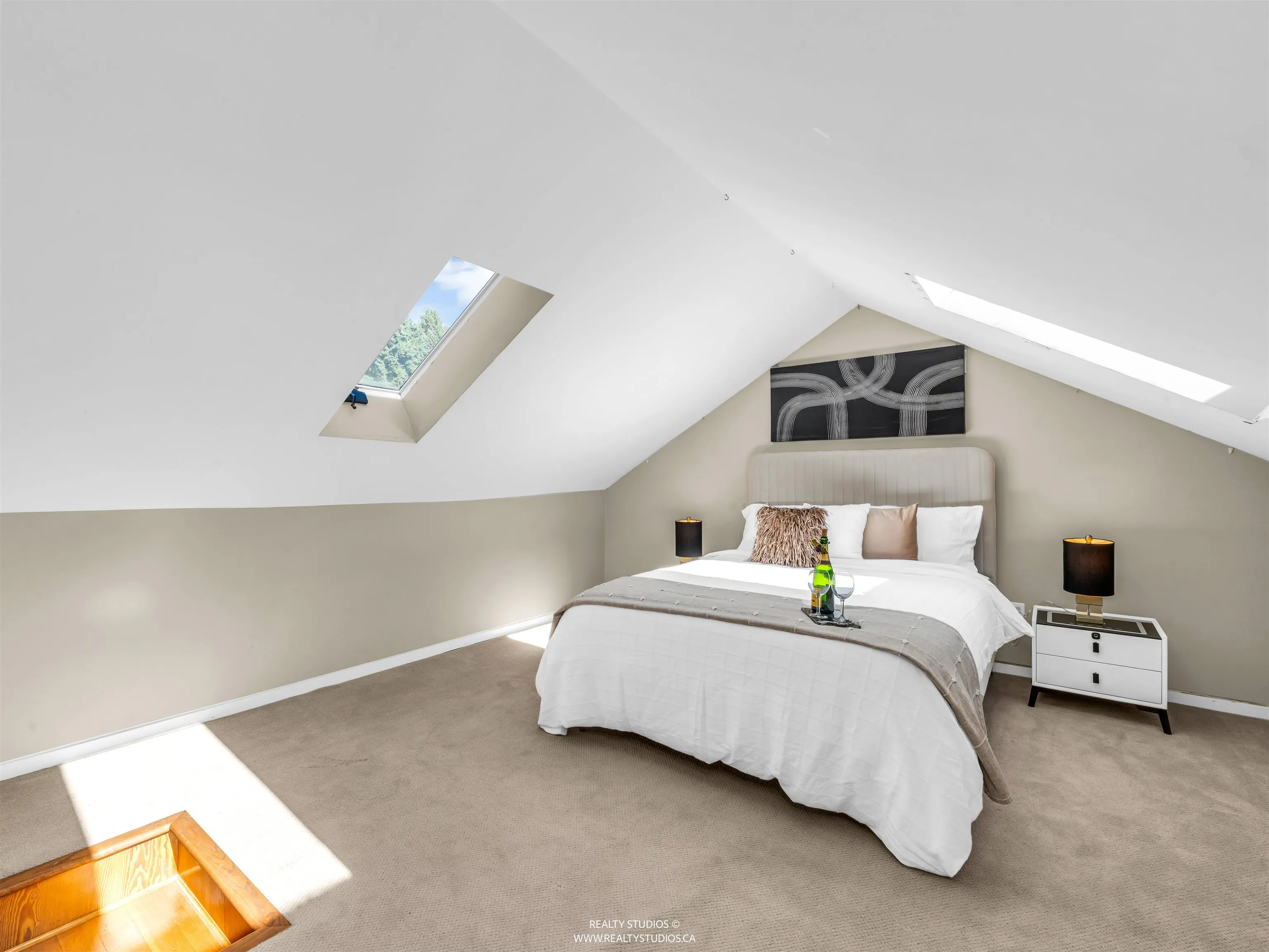 138 W Kings Road