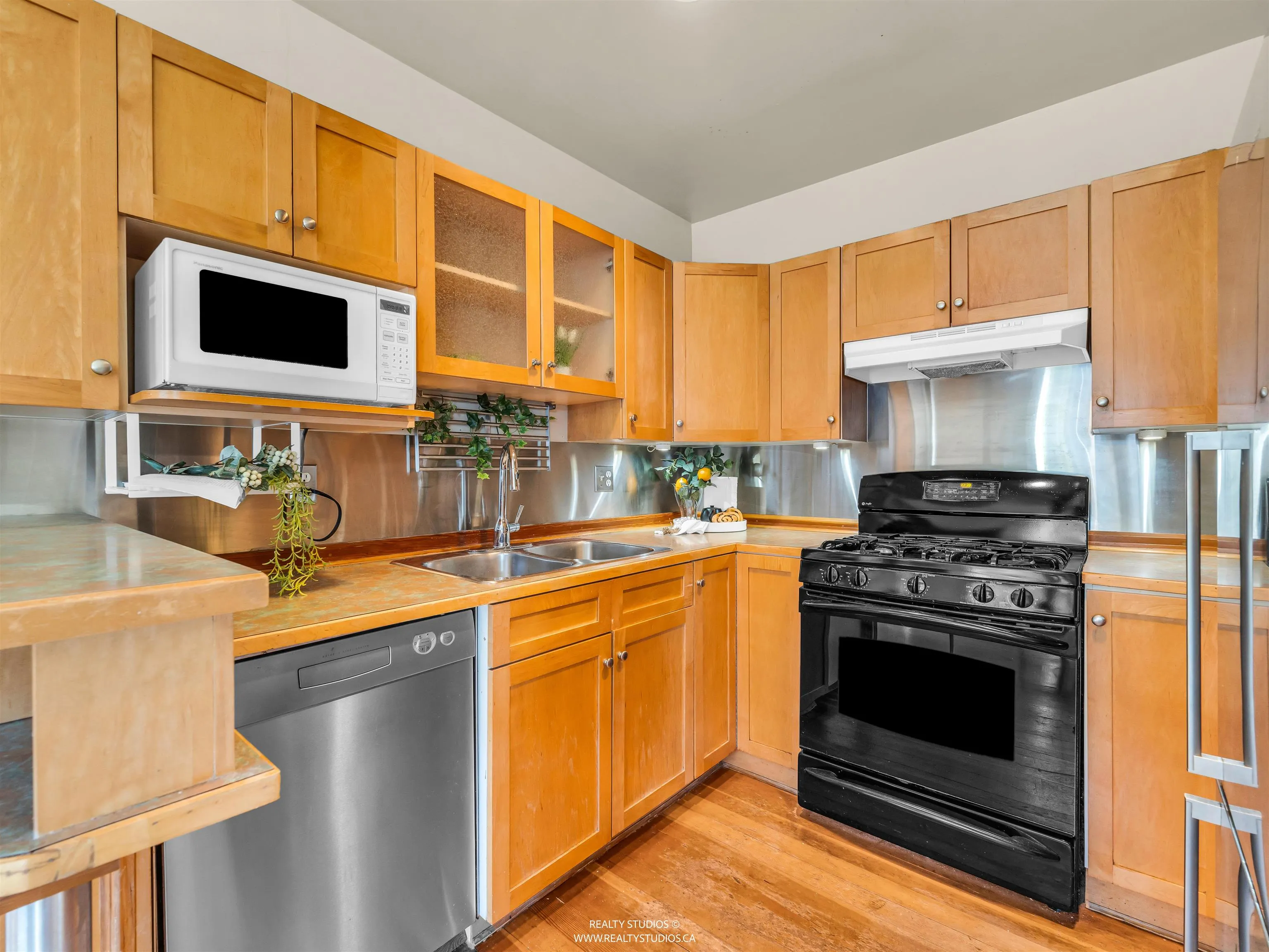 138 W Kings Road