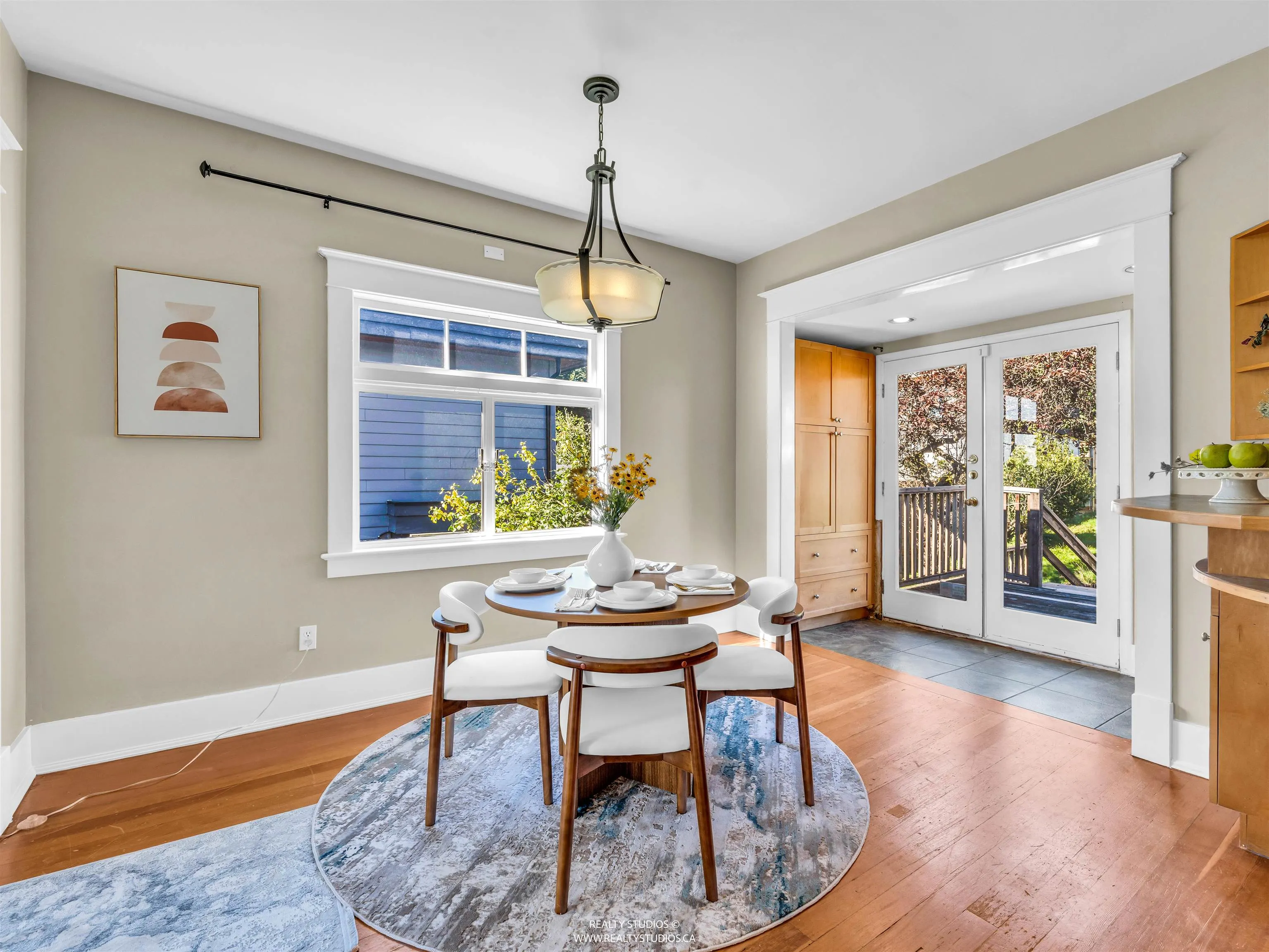 138 W Kings Road