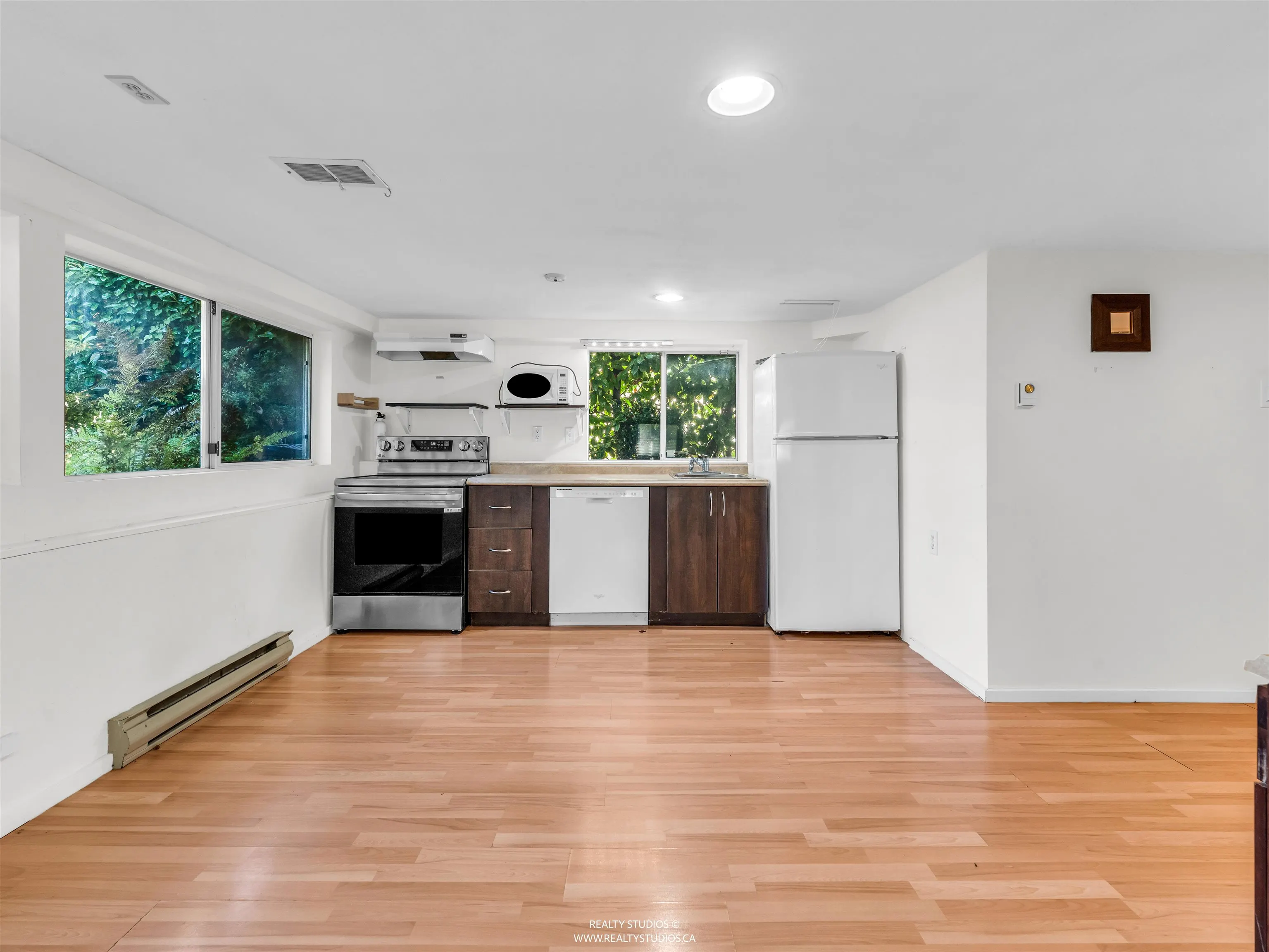 138 W Kings Road