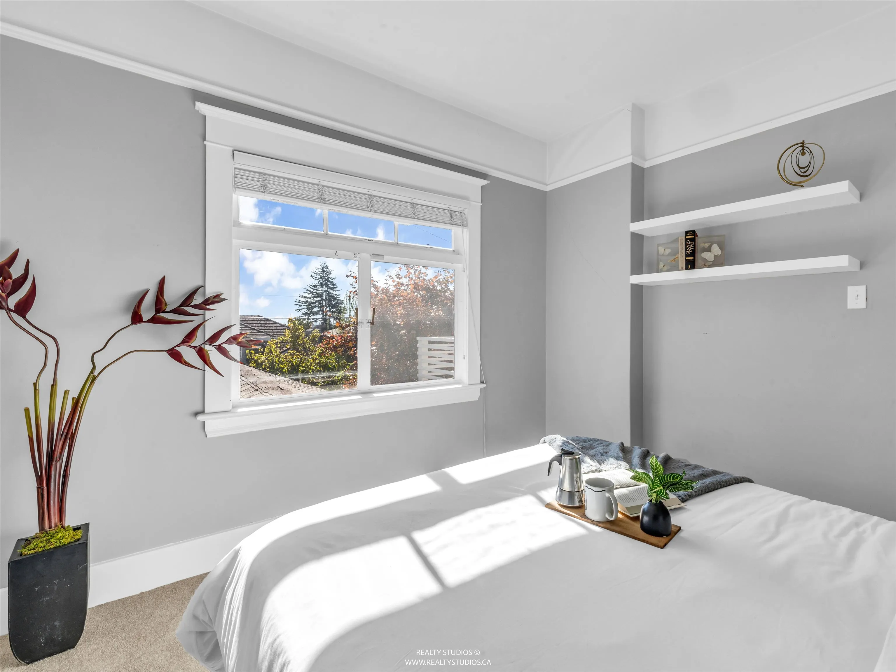 138 W Kings Road