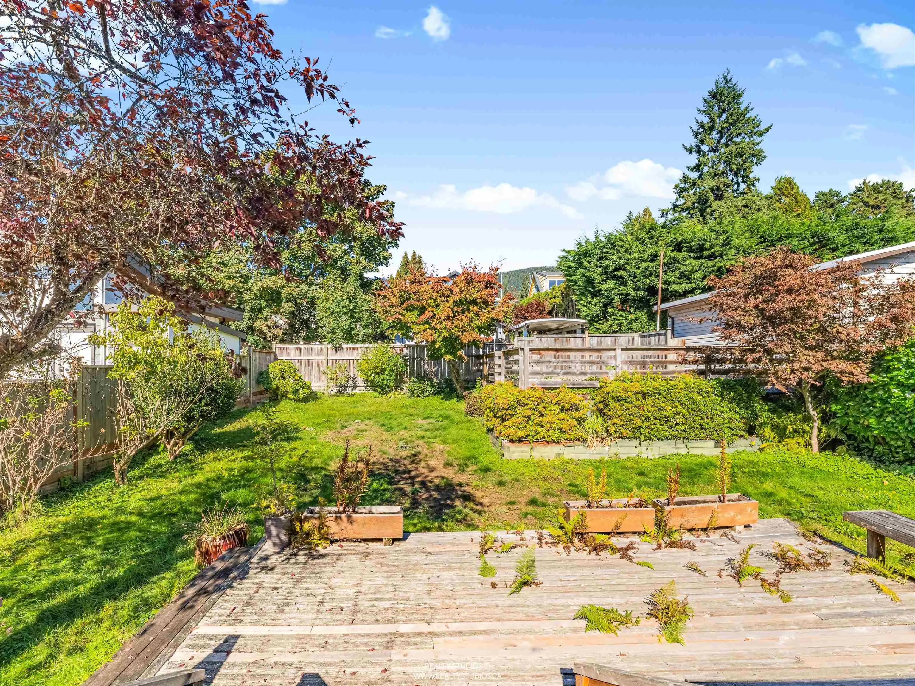138 W Kings Road