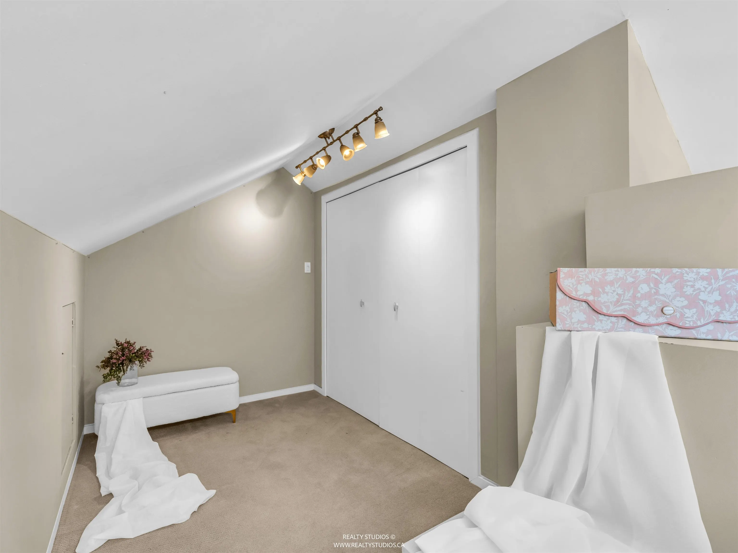138 W Kings Road