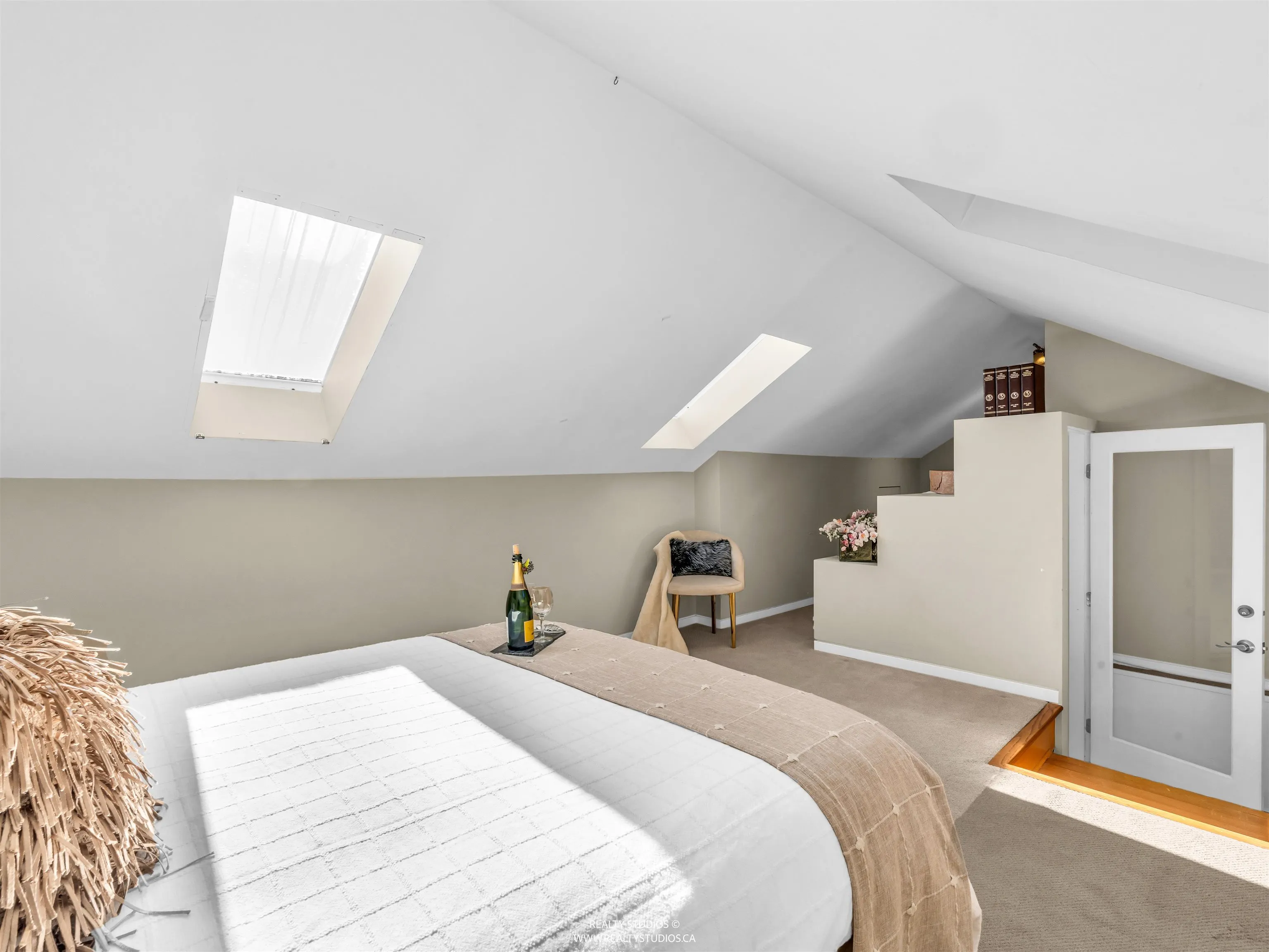 138 W Kings Road