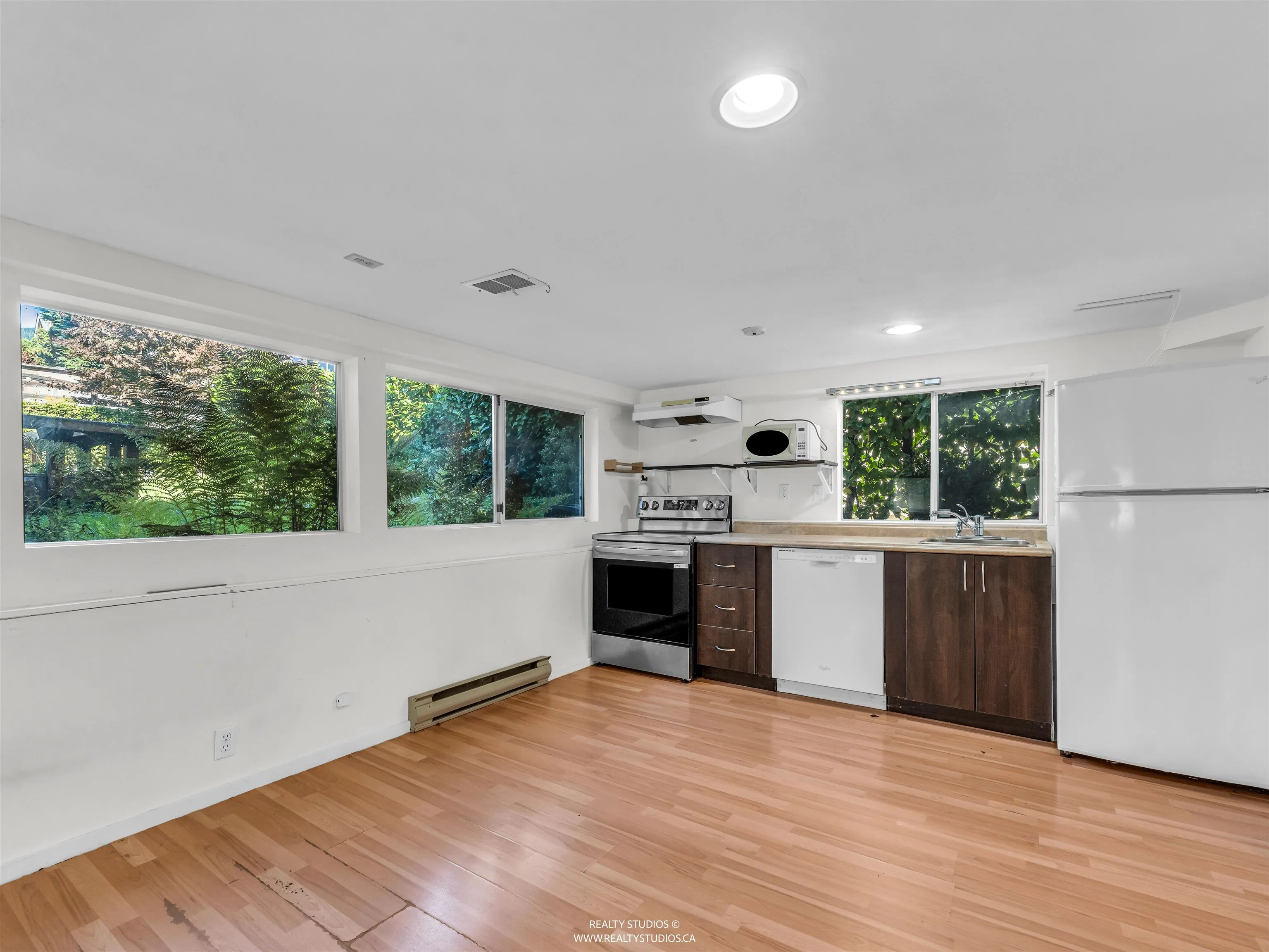 138 W Kings Road