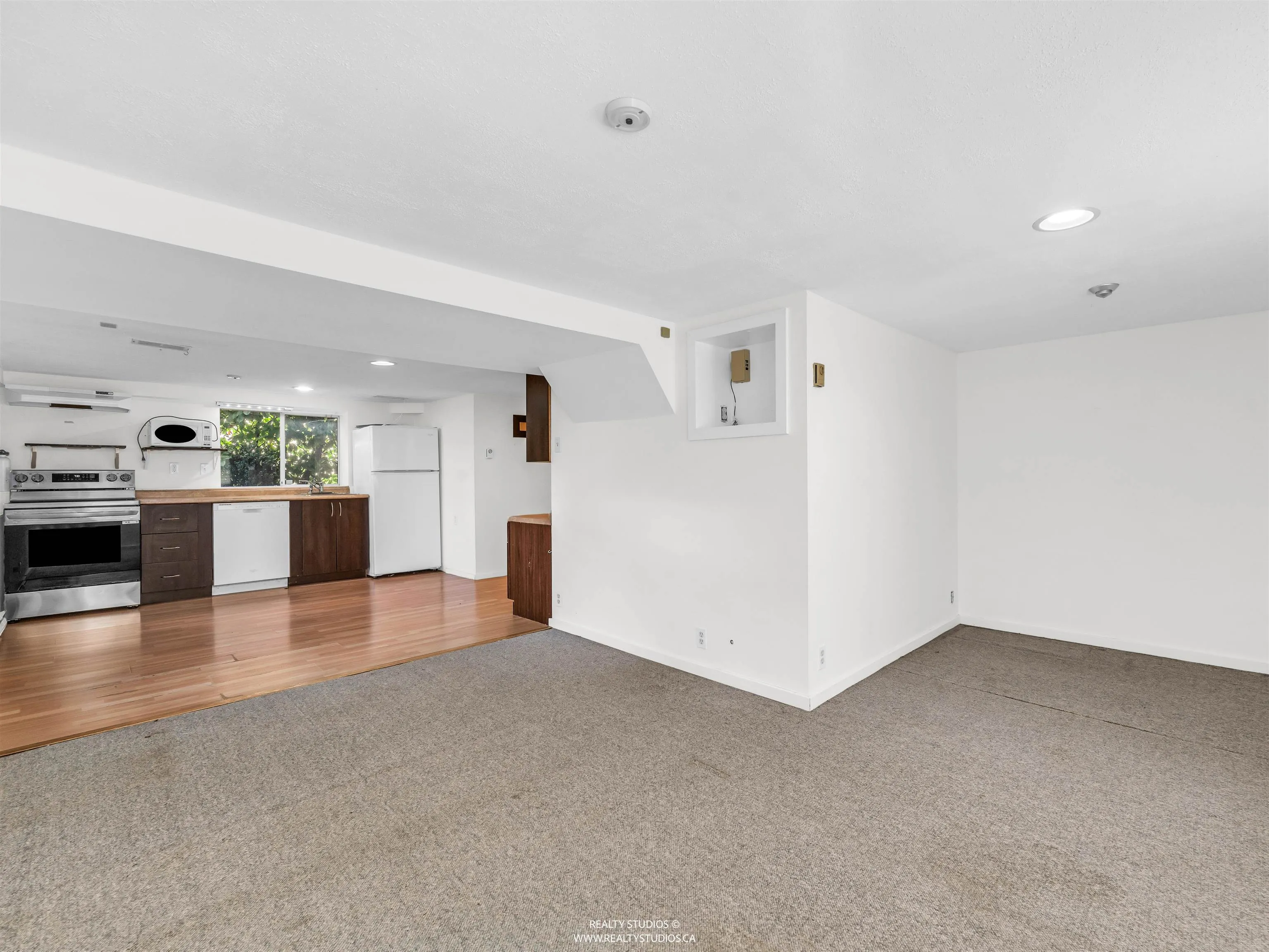 138 W Kings Road