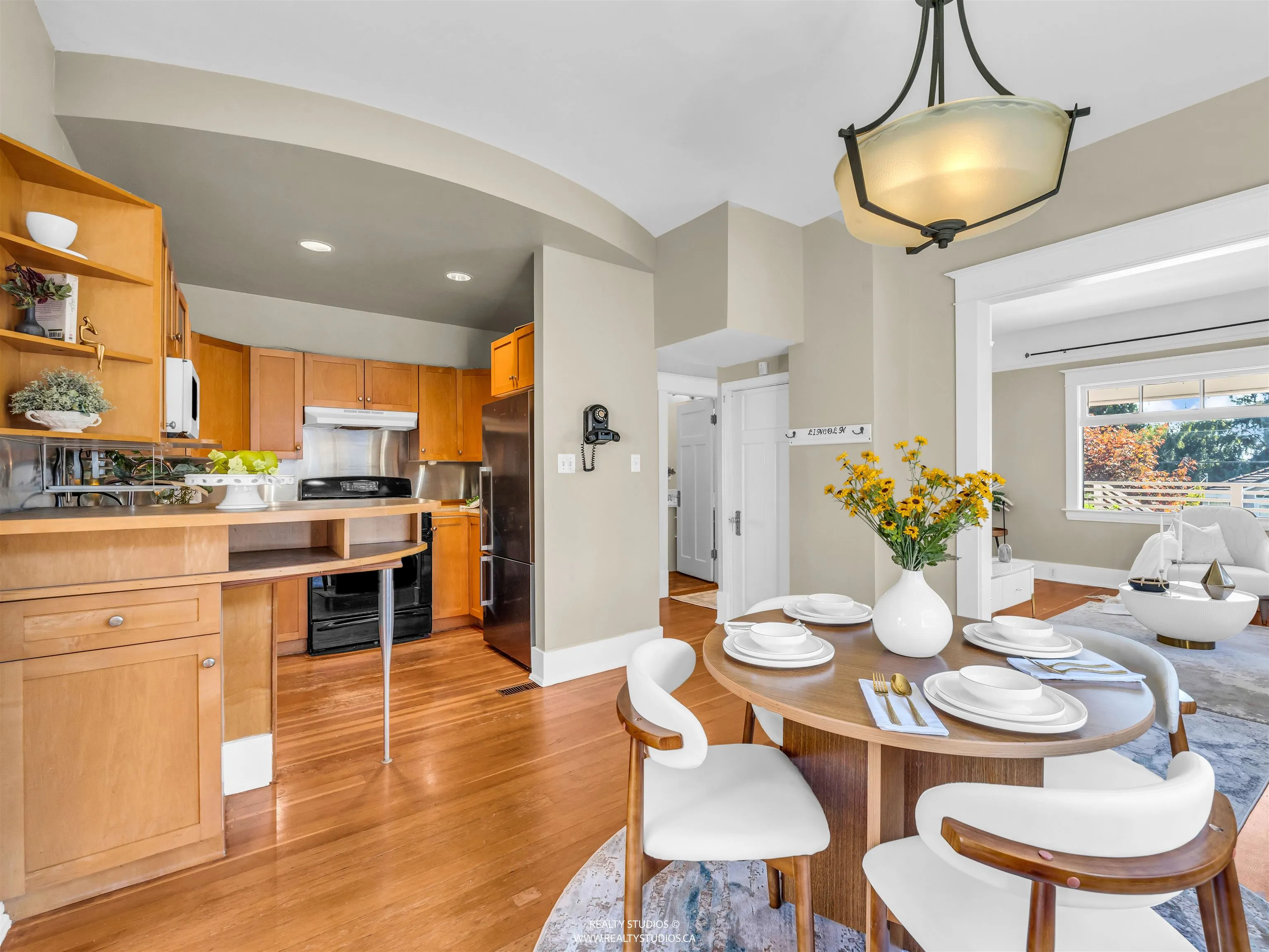 138 W Kings Road