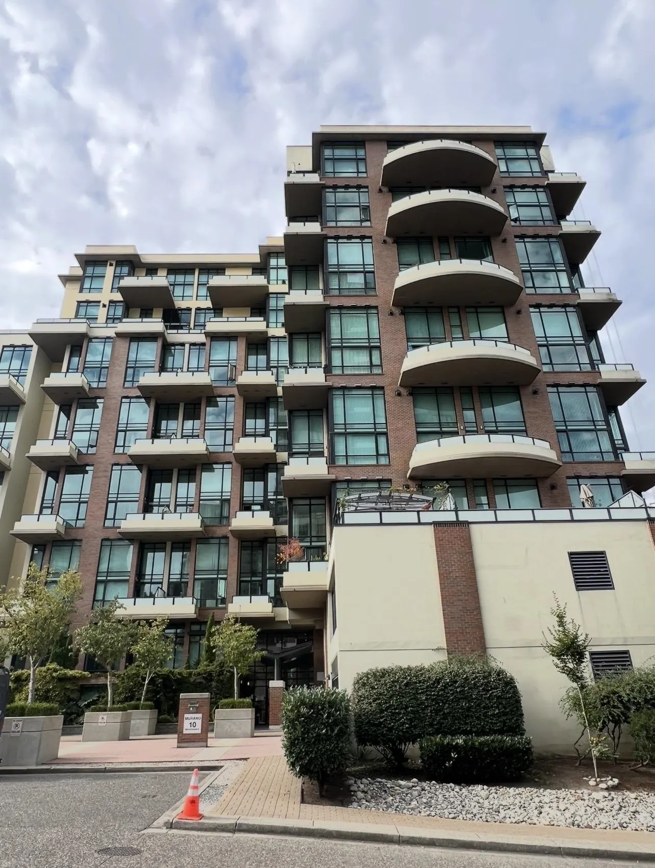 412 10 Renaissance Square