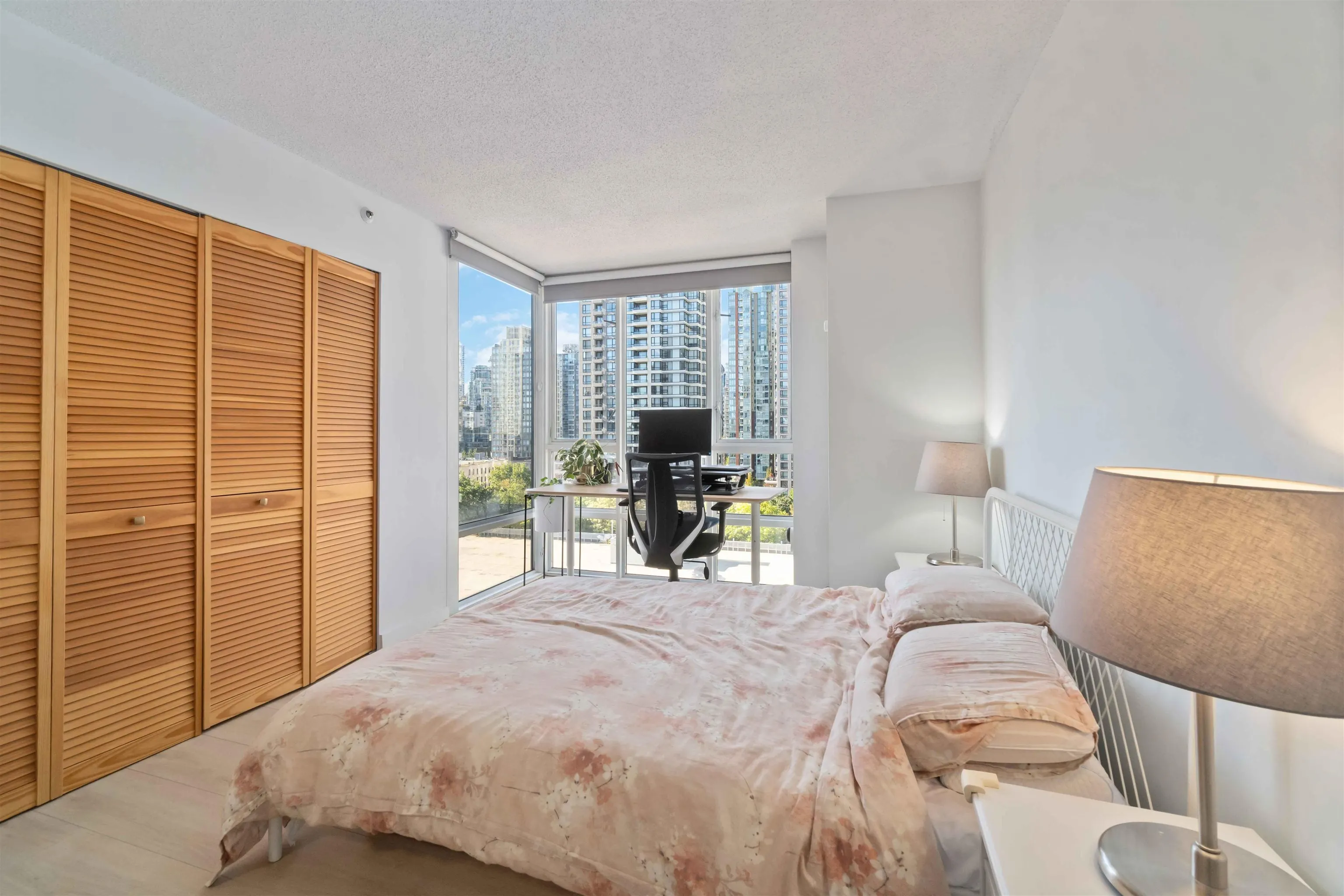 1303 930 Cambie Street