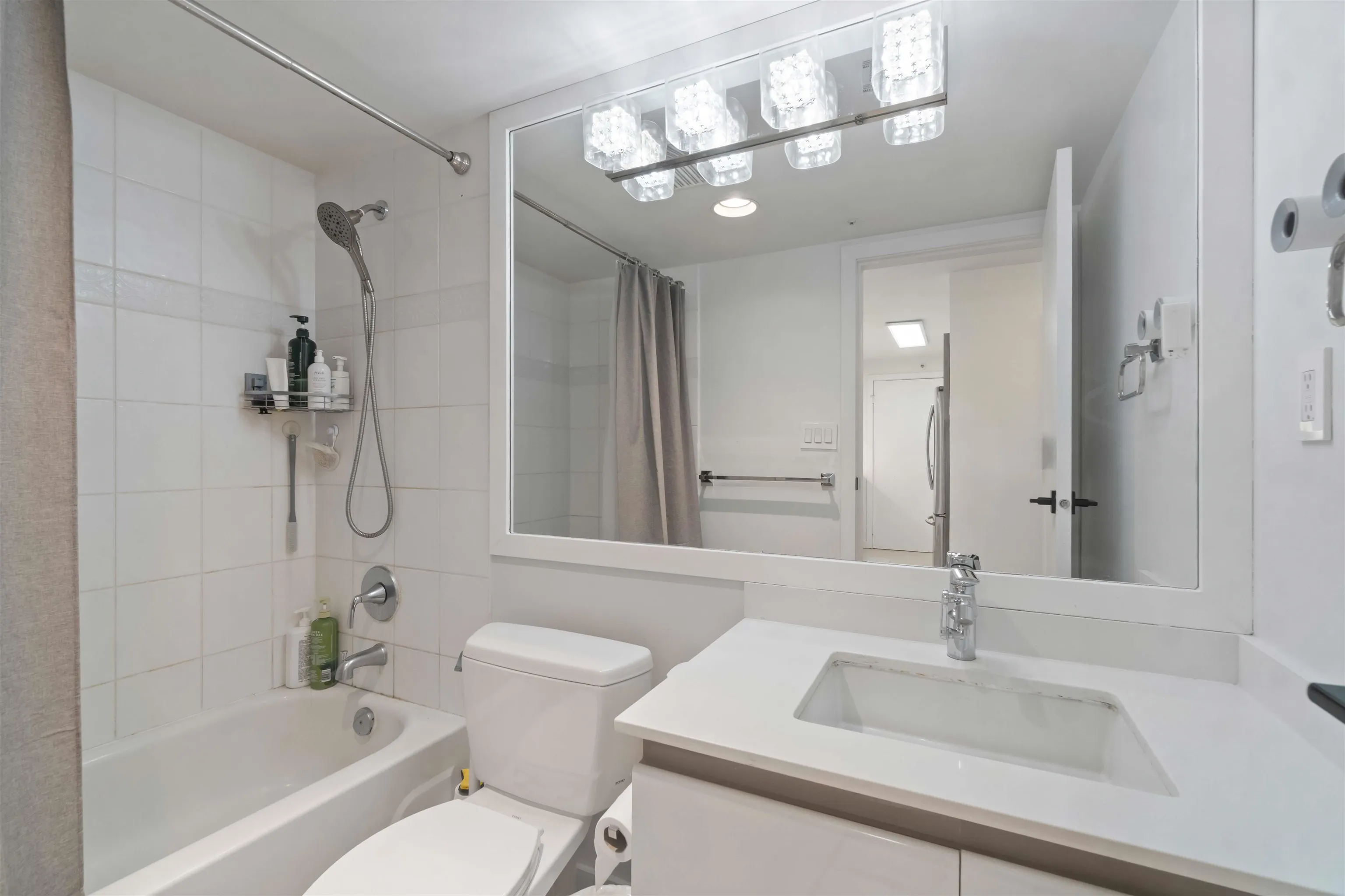 1303 930 Cambie Street