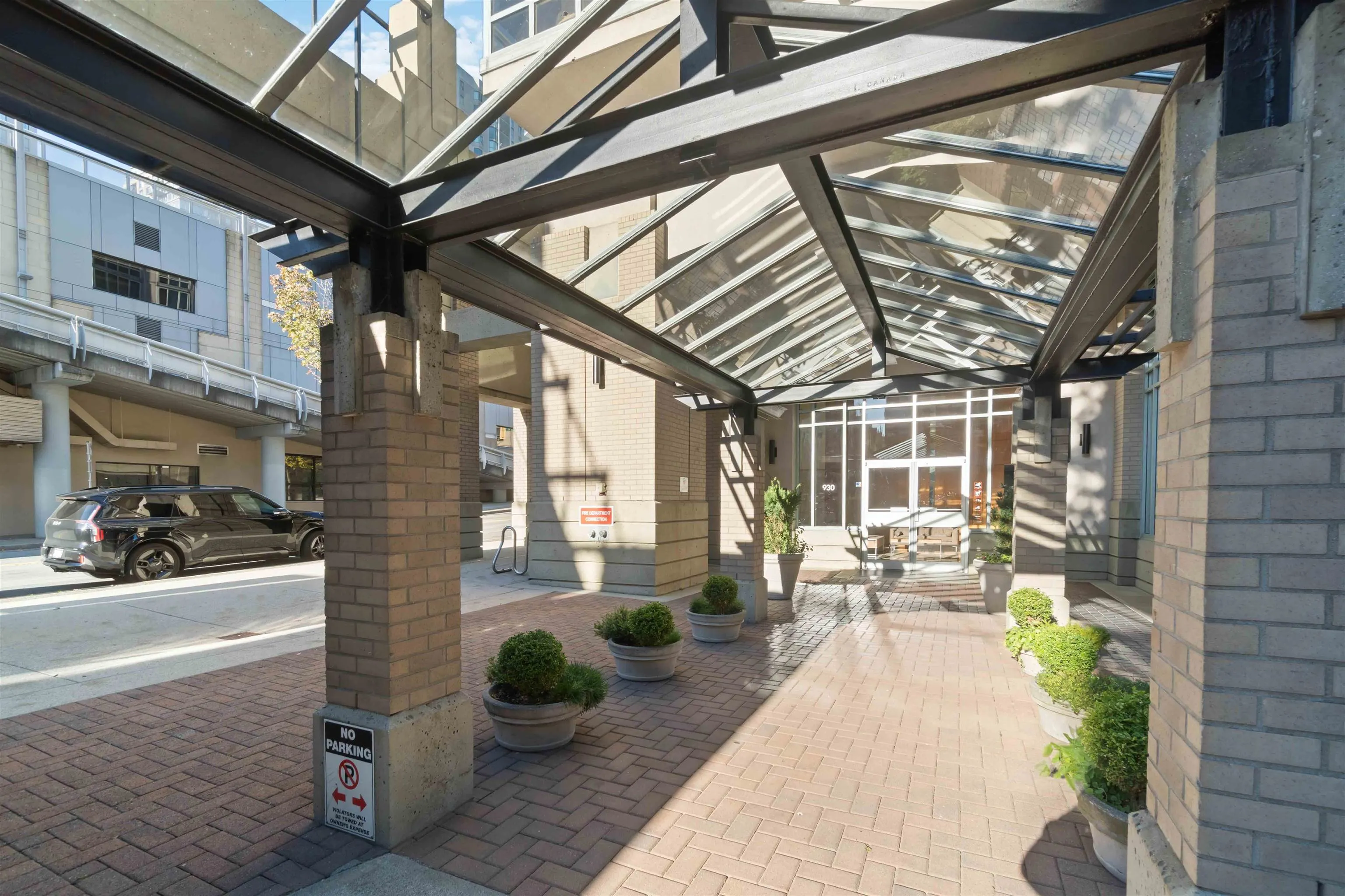 1303 930 Cambie Street