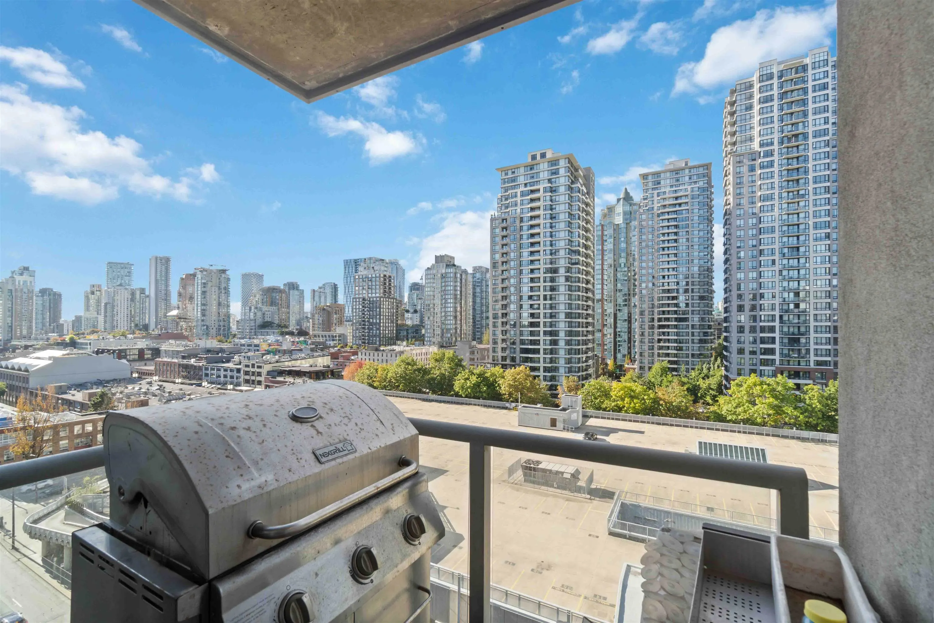 1303 930 Cambie Street