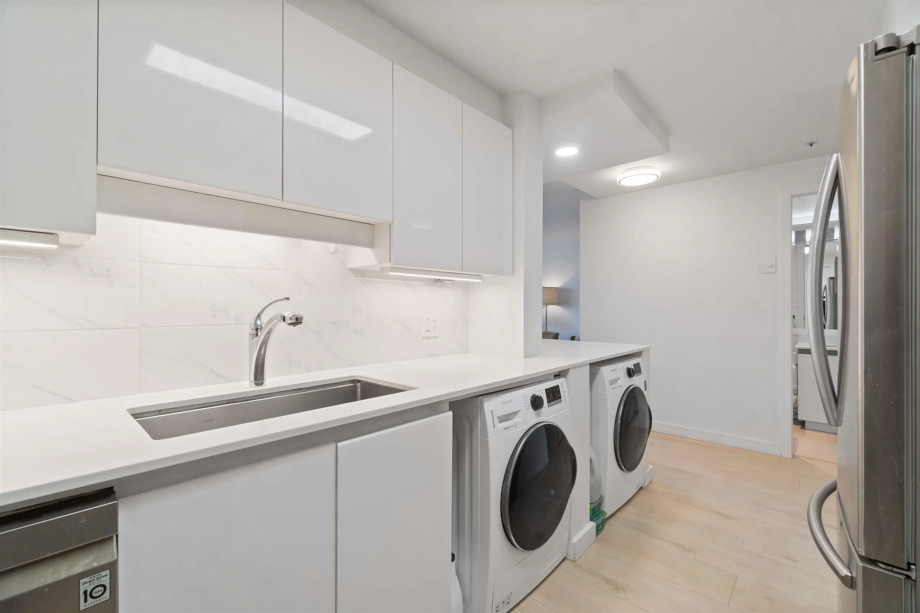 1303 930 Cambie Street